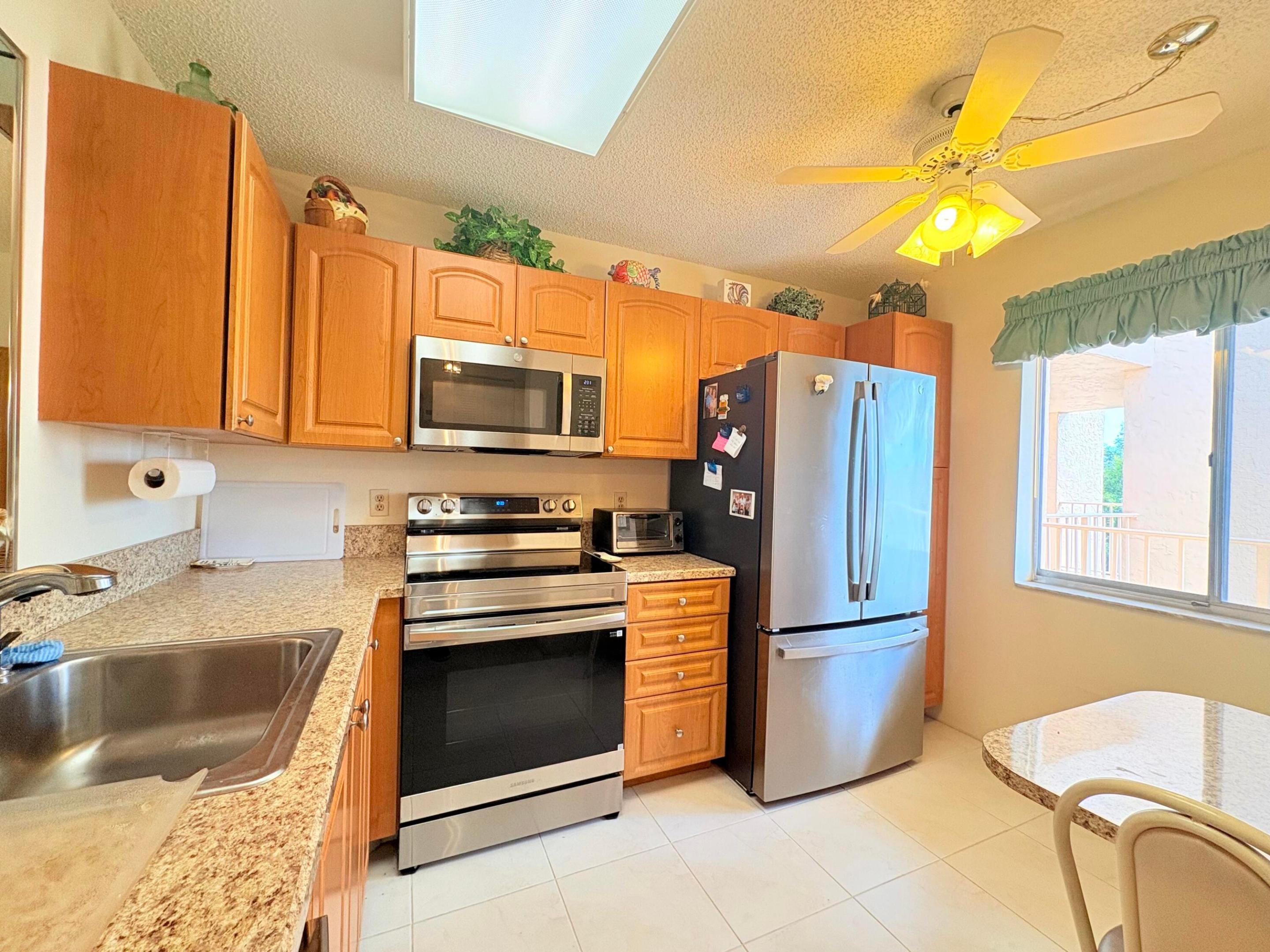 6935 HUNTINGTON Lane 404