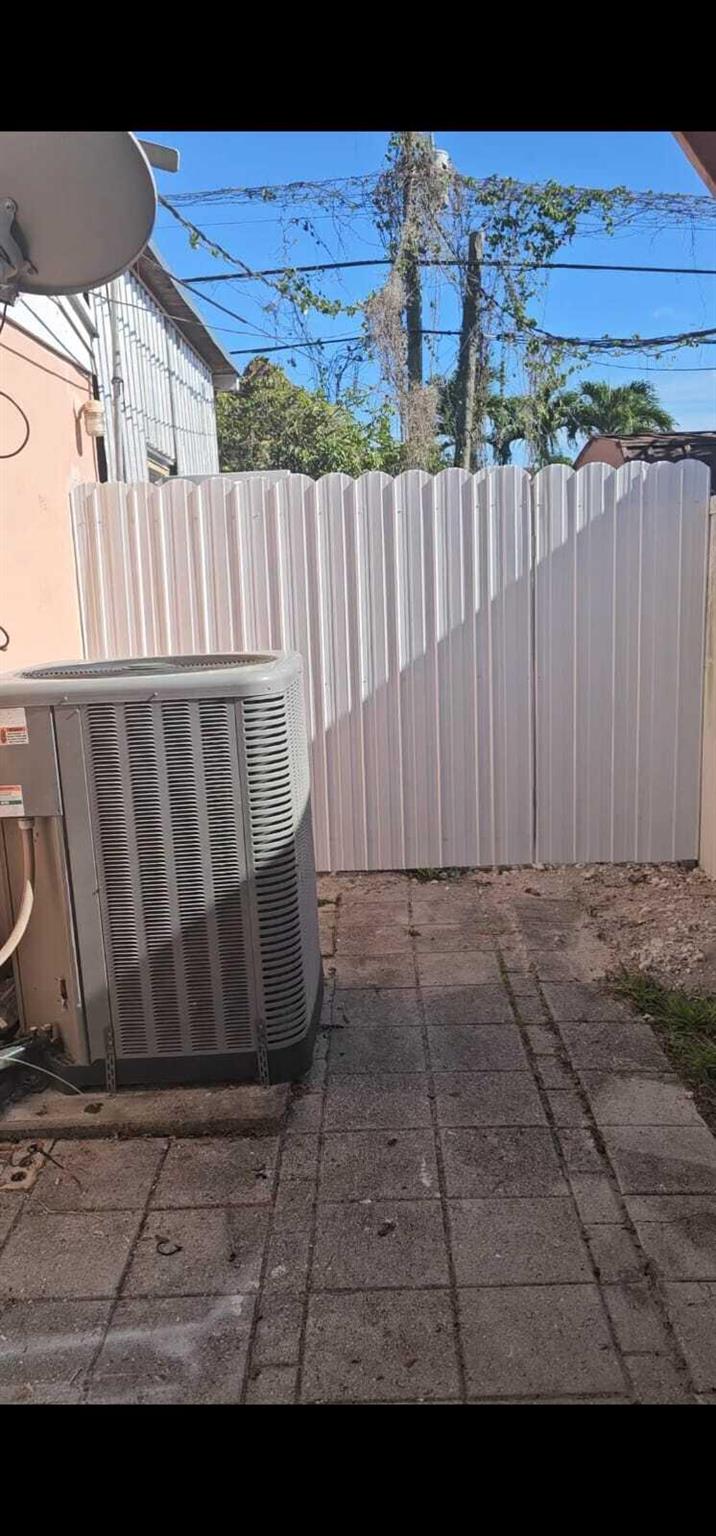 Cozy efficiency in a family neighborhood.