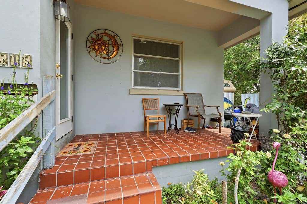 Photo of 515 Biscayne Drive, West Palm Beach, FL 33401 (MLS # B26026528)
