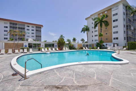 Tiny photo for 3010 NE 16th Avenue #502, Oakland Park, FL 33334 (MLS # B26047338)