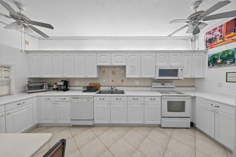Tiny photo for 3010 NE 16th Avenue #502, Oakland Park, FL 33334 (MLS # B26047338)