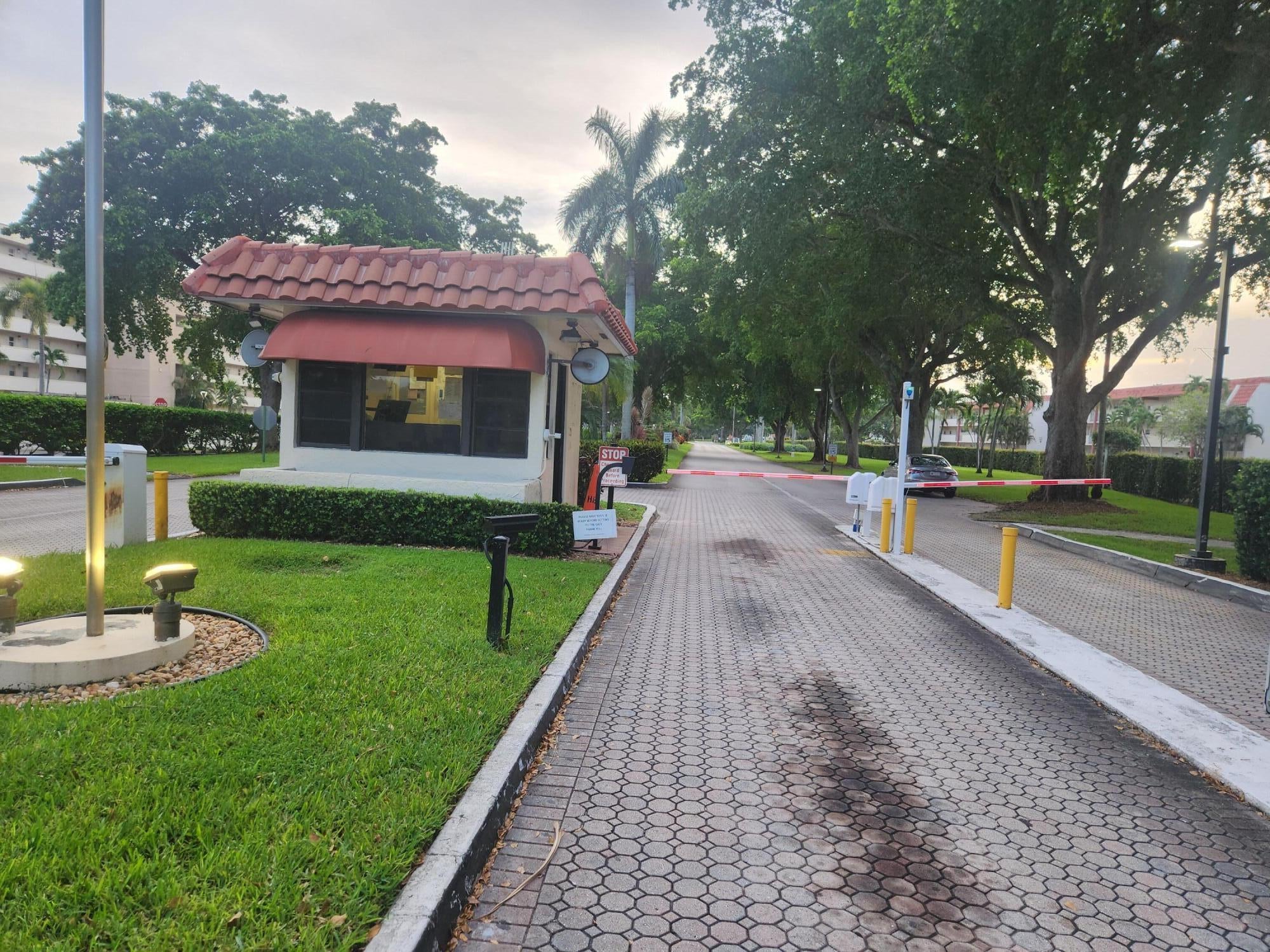 811 S Hollybrook Drive S 206, Pembroke Pines FL 33025