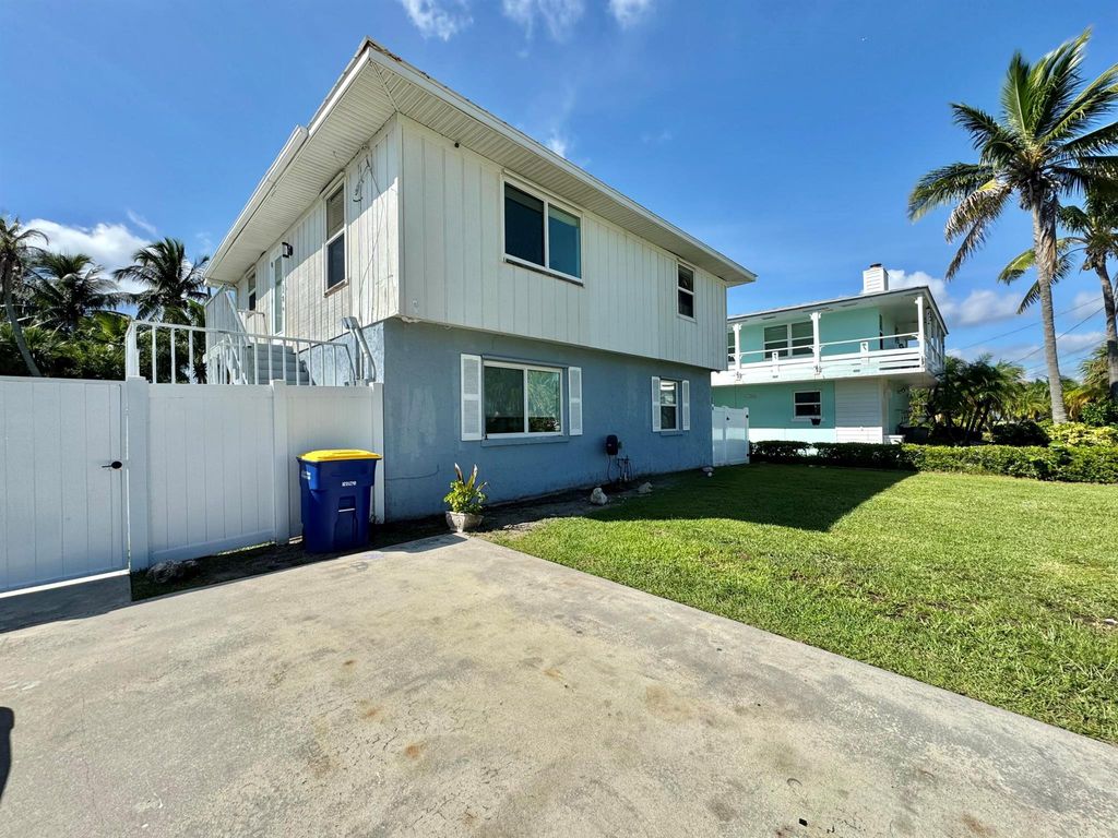 Photo of 1811 Melaleuca Drive, Fort Pierce, FL 34949 (MLS # R11010958)