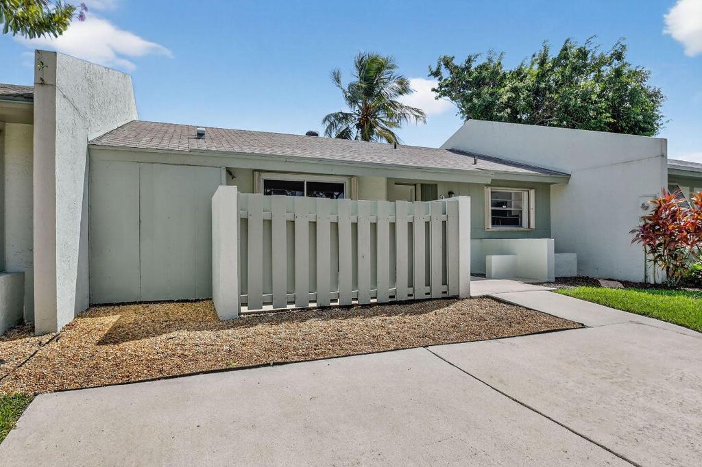 Photo of 20 Camden Lane, Boynton Beach, FL 33426 (MLS # R11135531)