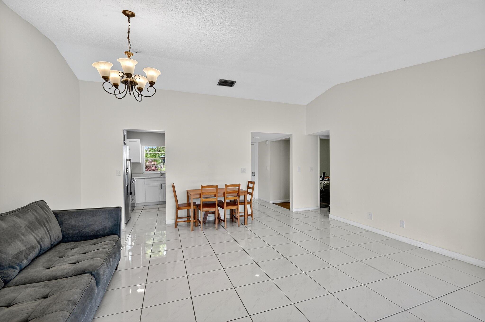 BOYNTON LAKES 1 - Residential
