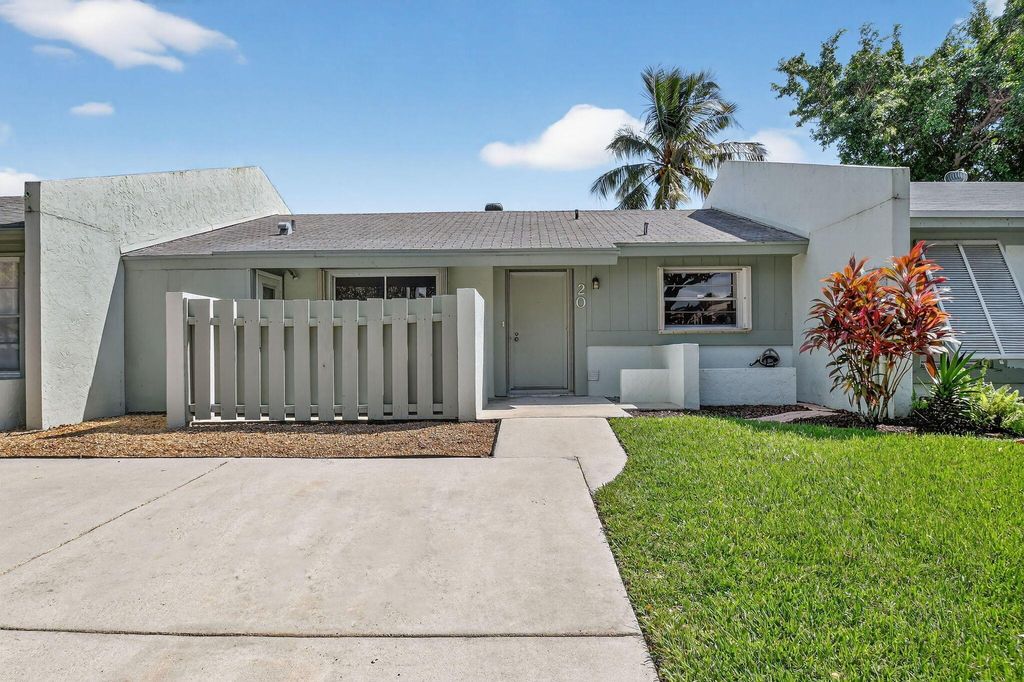Photo of 20 Camden Lane, Boynton Beach, FL 33426 (MLS # R11135531)