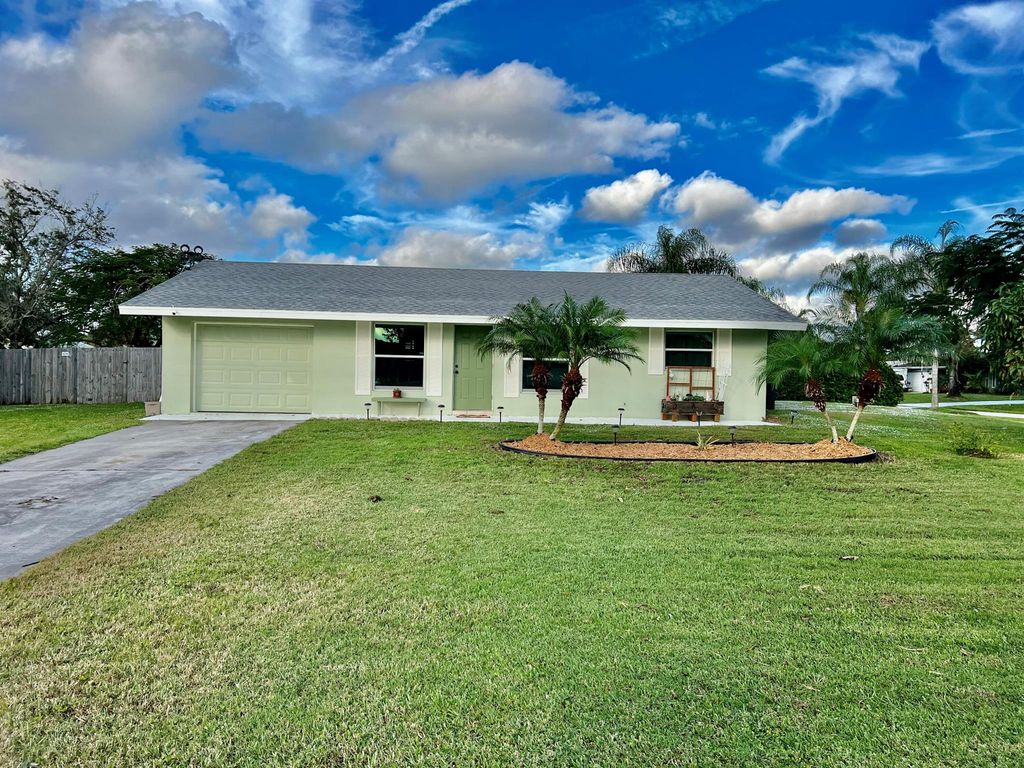 Photo of 871 SE Thornhill Drive, Port Saint Lucie, FL 34983 (MLS # R10946465)