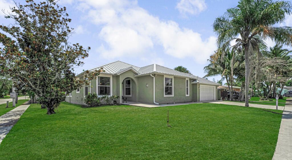 Photo of 1501 Lee Court, Lake Worth, FL 33461 (MLS # R11087557)