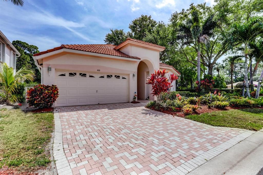 Photo of 400 Woodview Circle, Palm Beach Gardens, FL 33418 (MLS # R10702965)