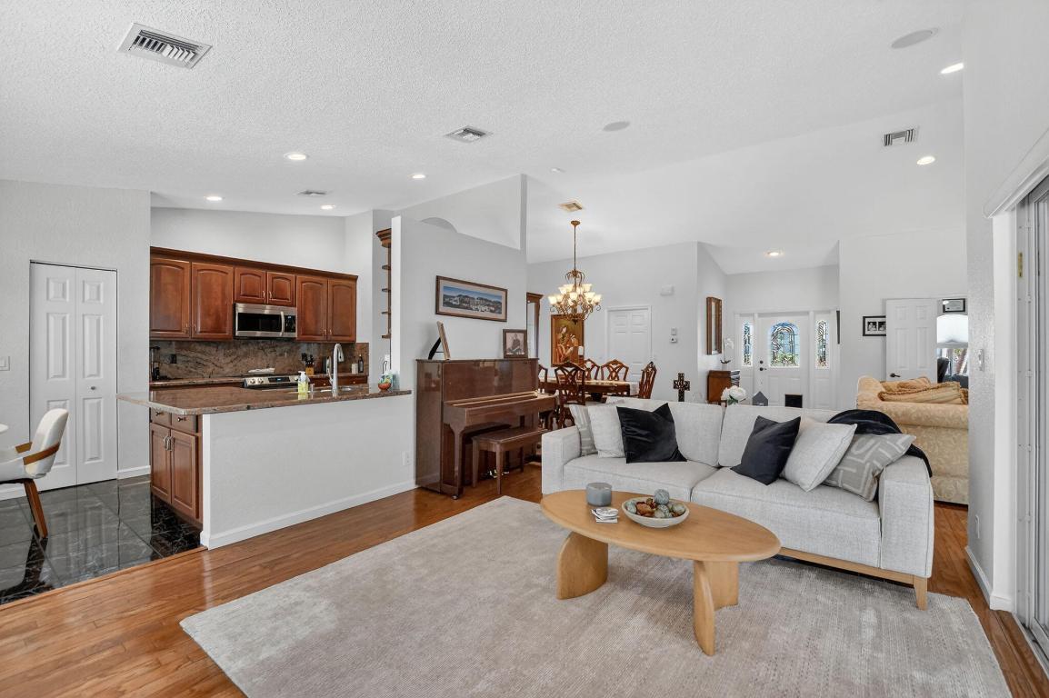 BOCA GREENS - Residential