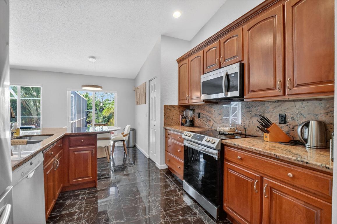 BOCA GREENS - Residential