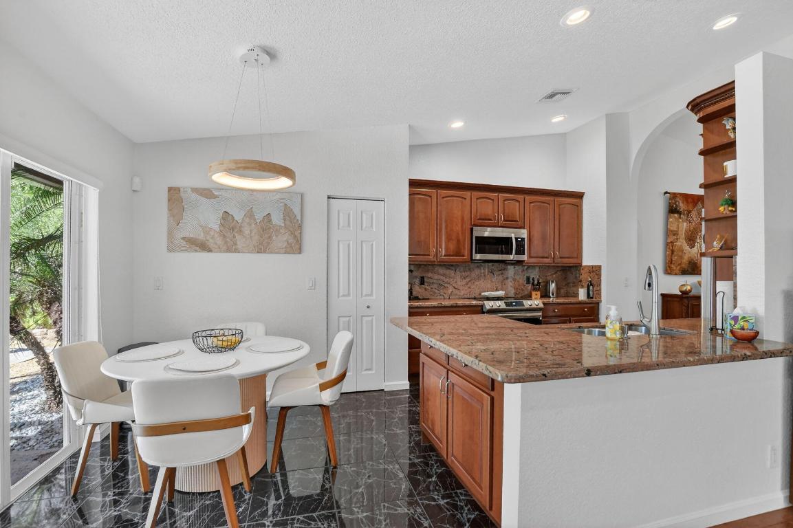 BOCA GREENS - Residential