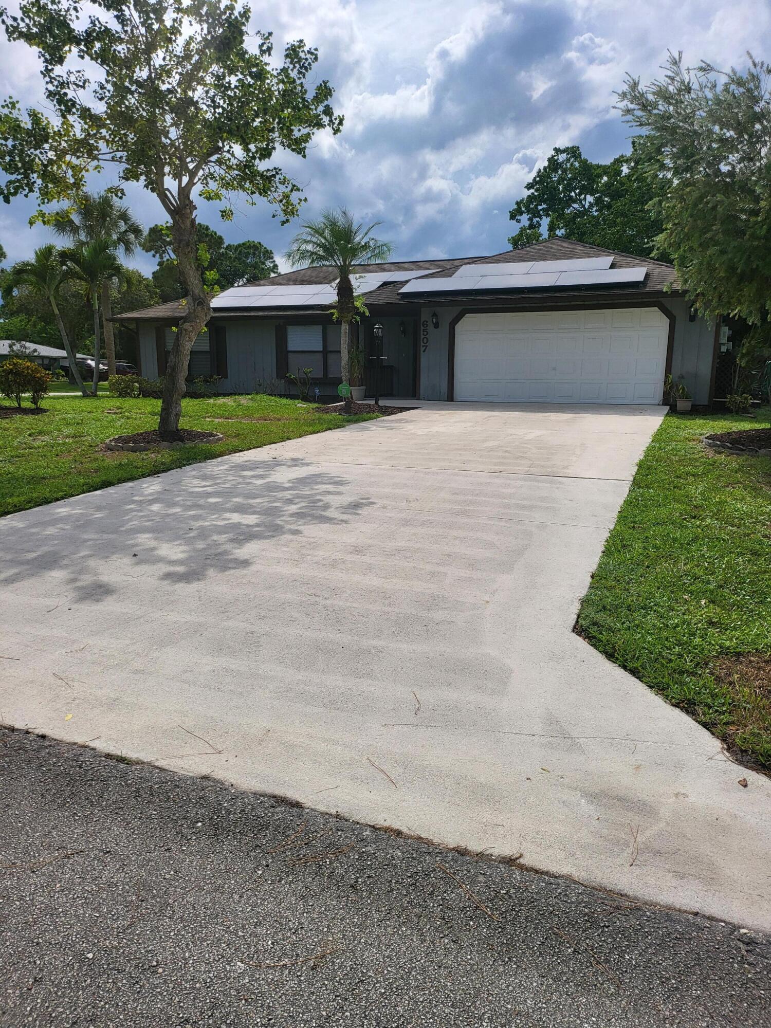 Beautifully updated 3 bedroom, 2 bath, 2 car garage home on an oversized corner lot. Split floor plan with huge family room allows for plenty of furniture and space. Large Master Suite with en-suite features updated dual vanity and walk in shower. Kitchen is wide open with brand new appliances. 2 Guest Bedroom with newly applied laminate flooring share an updated bathroom. Huge screened in porch includes an oversized ceiling fan for comfort which overlooks the fully fenced in backyard. Come see your new home today!