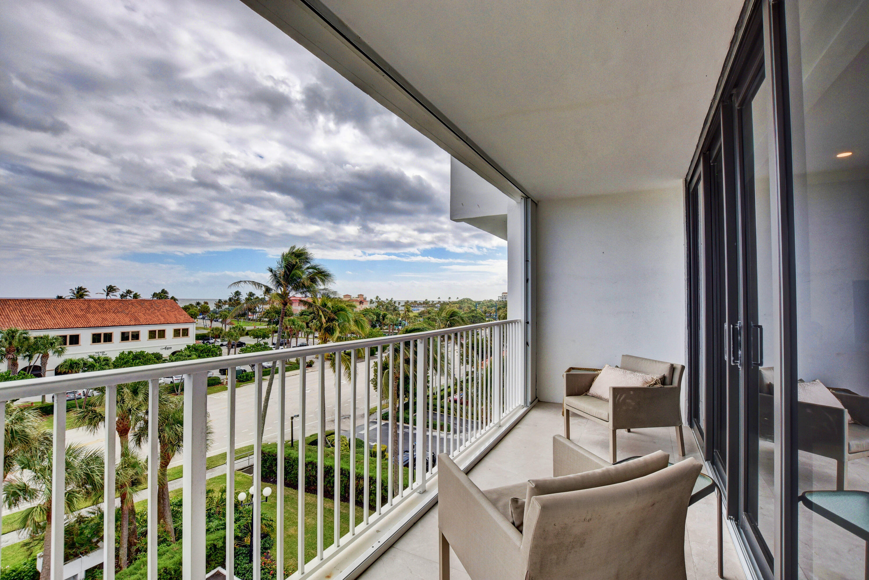 LA PALMA CONDO - Residential