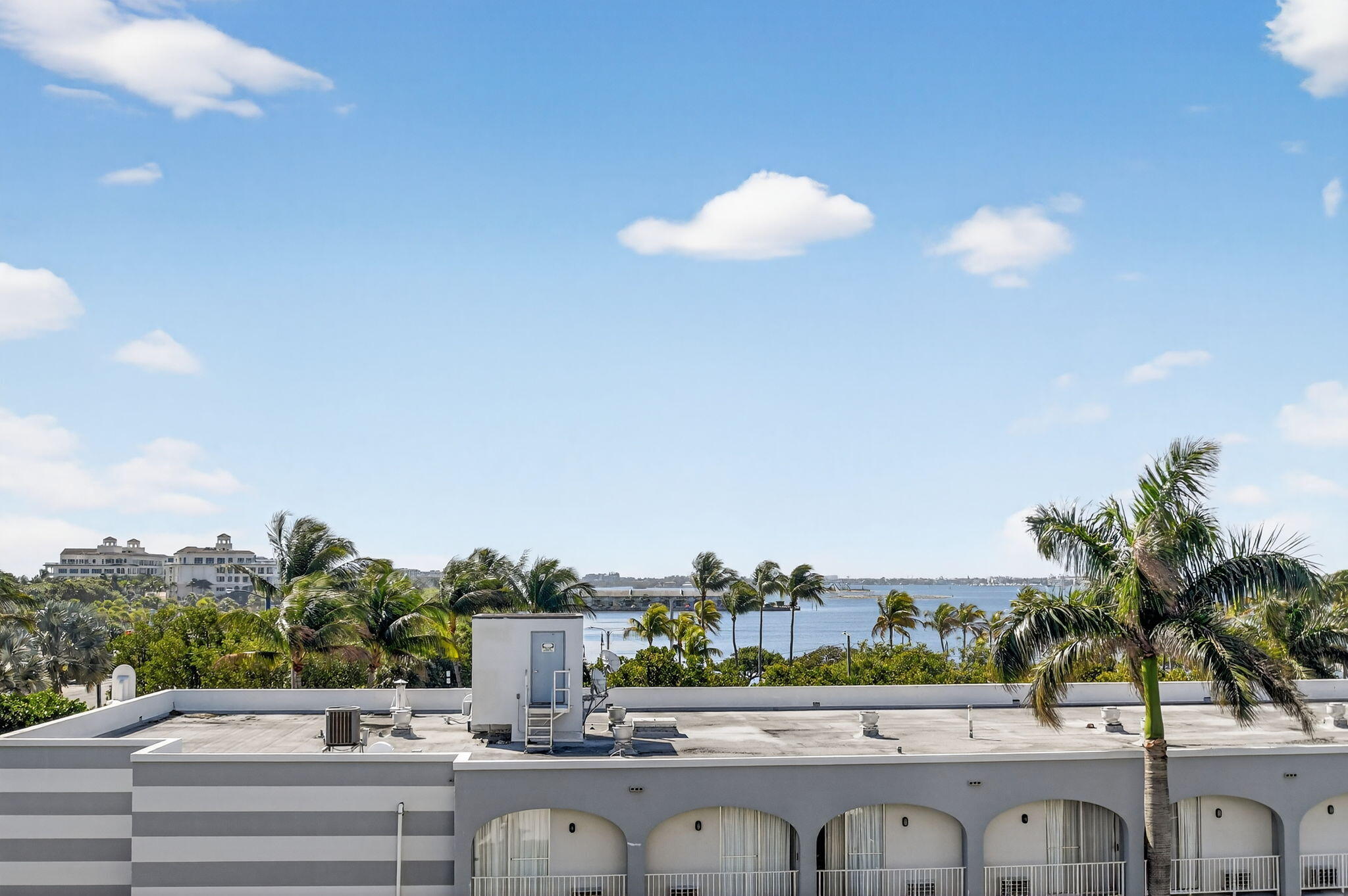 LA PALMA CONDO - Residential