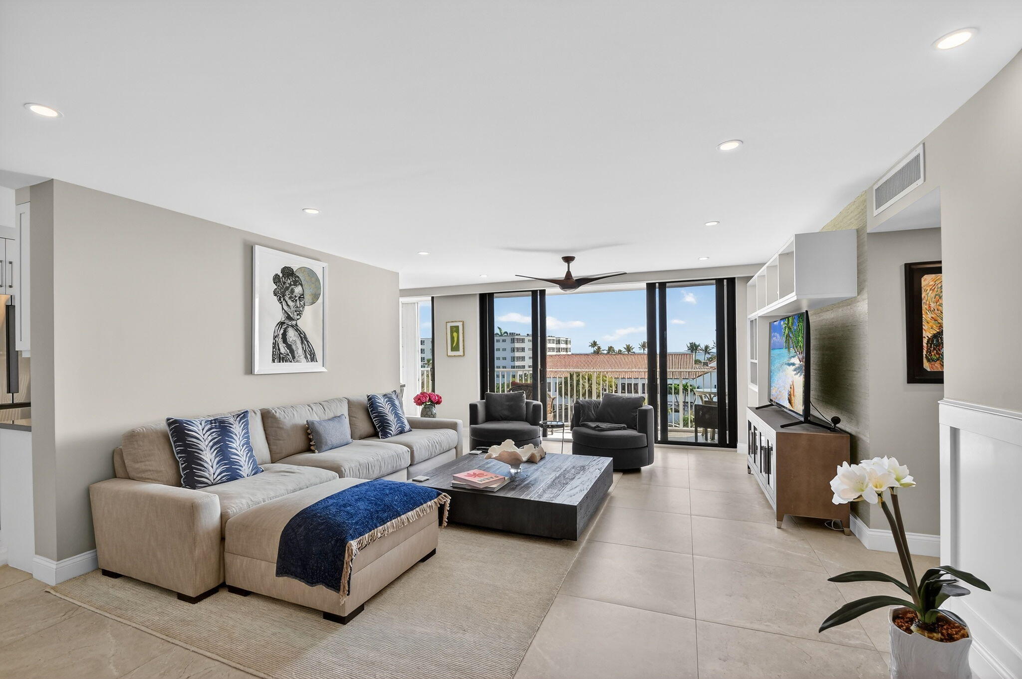 LA PALMA CONDO - Residential