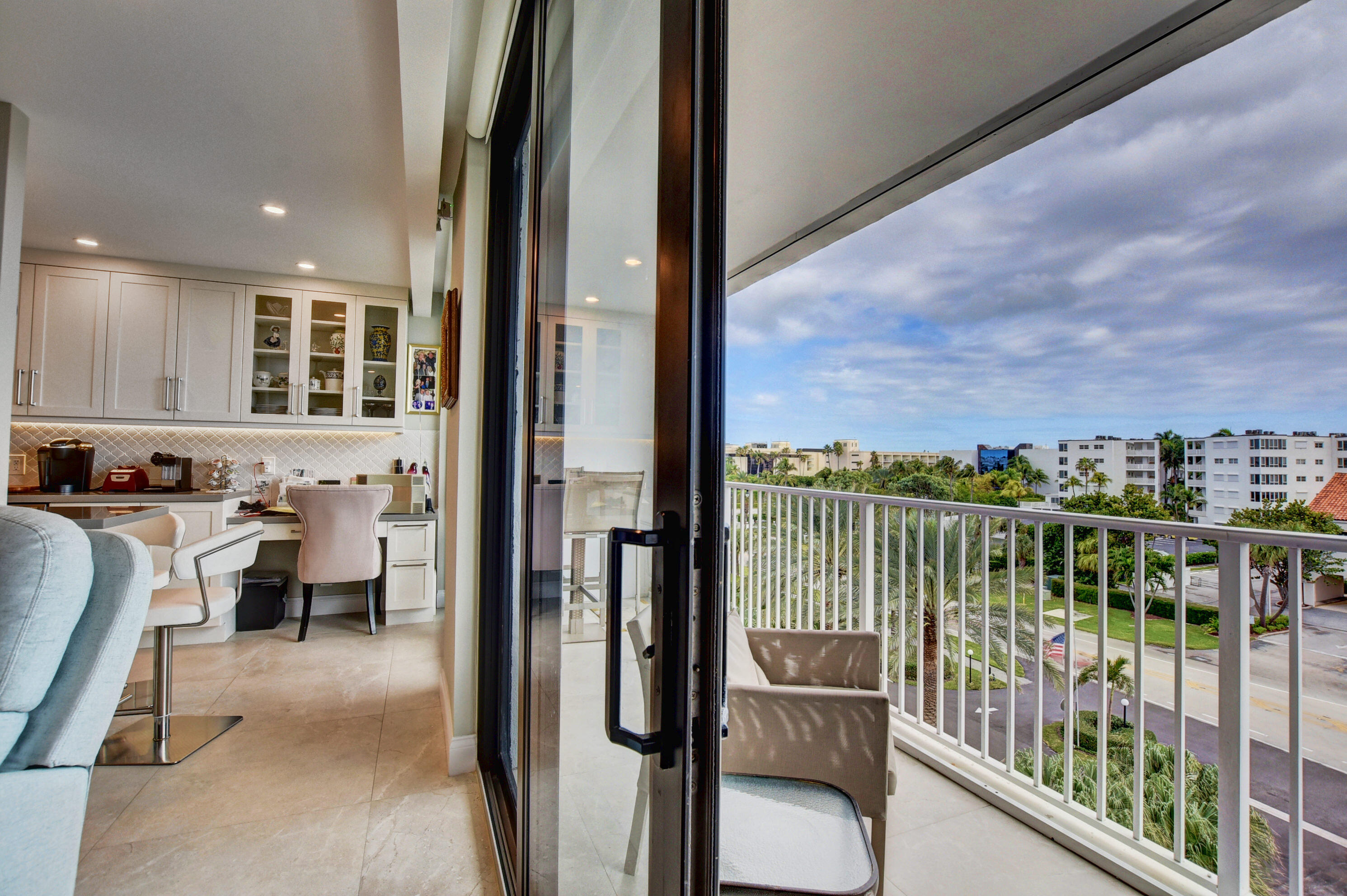 LA PALMA CONDO - Residential