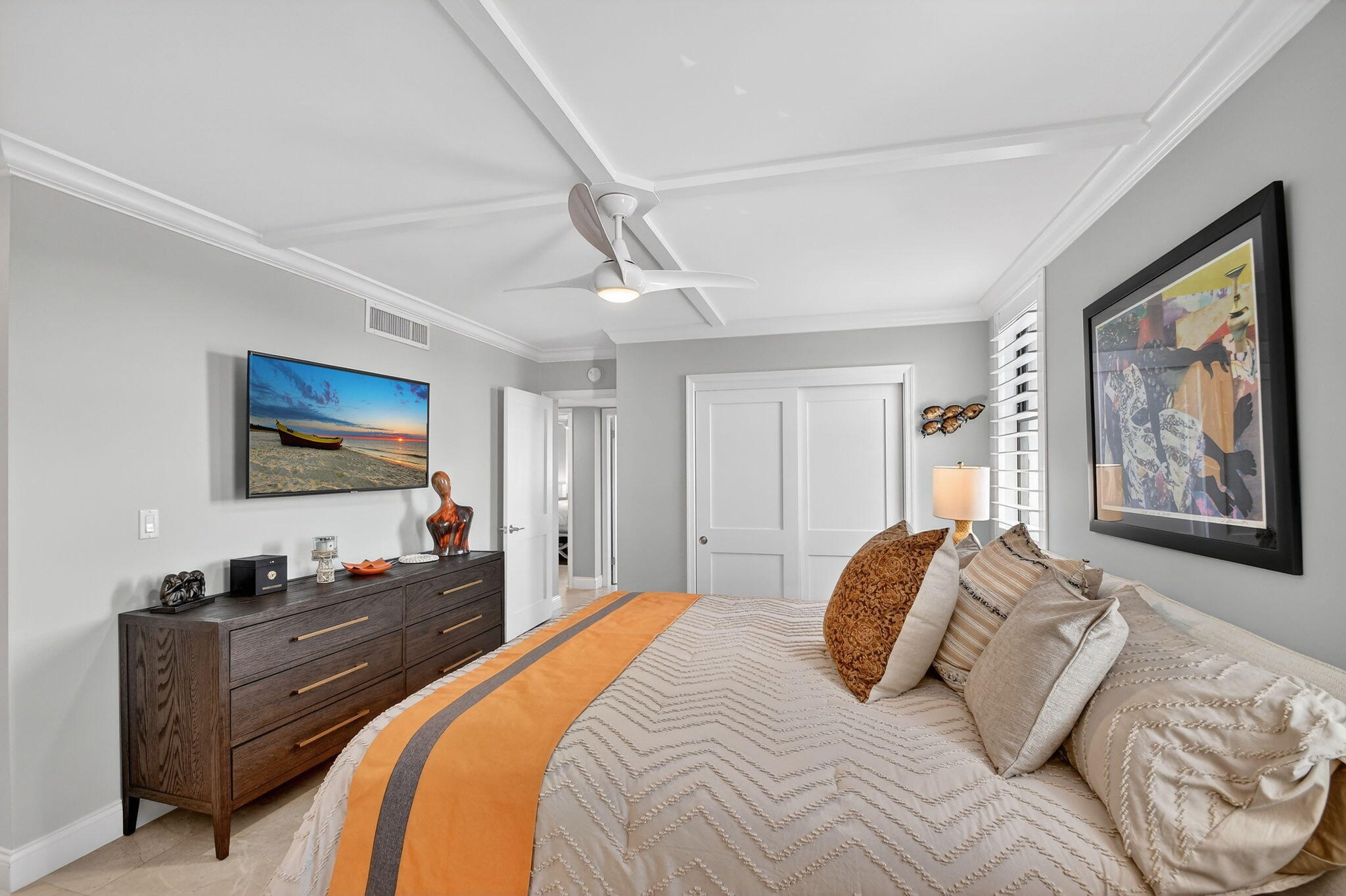 LA PALMA CONDO - Residential