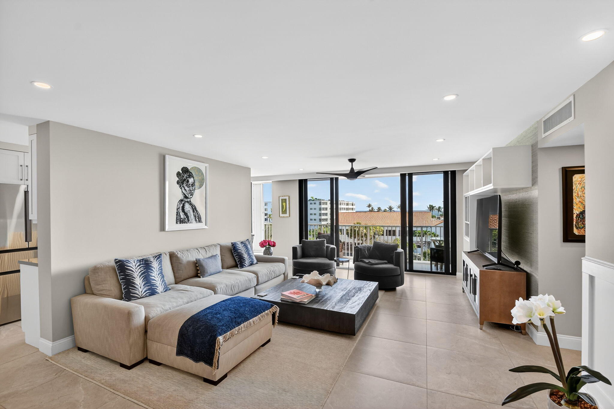 LA PALMA CONDO - Residential