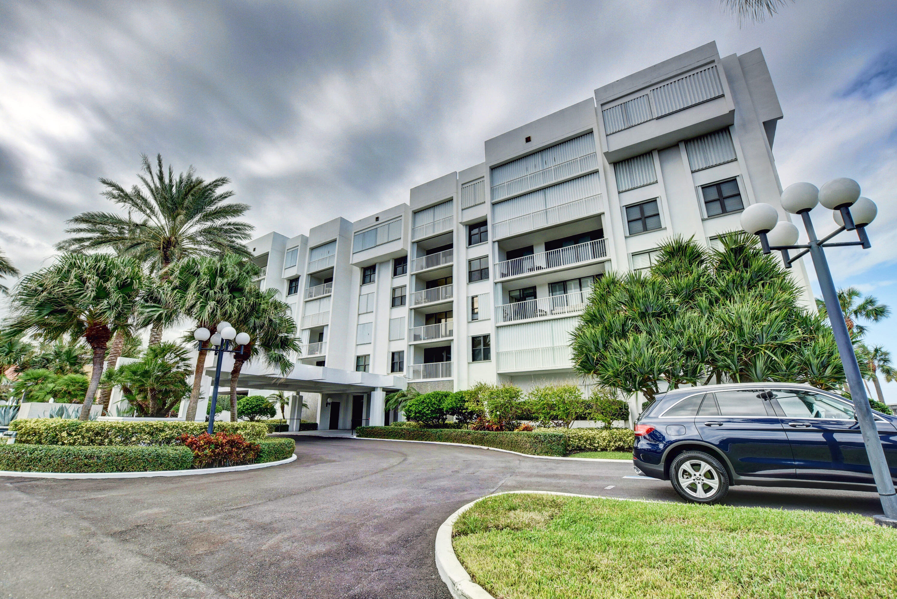 LA PALMA CONDO - Residential