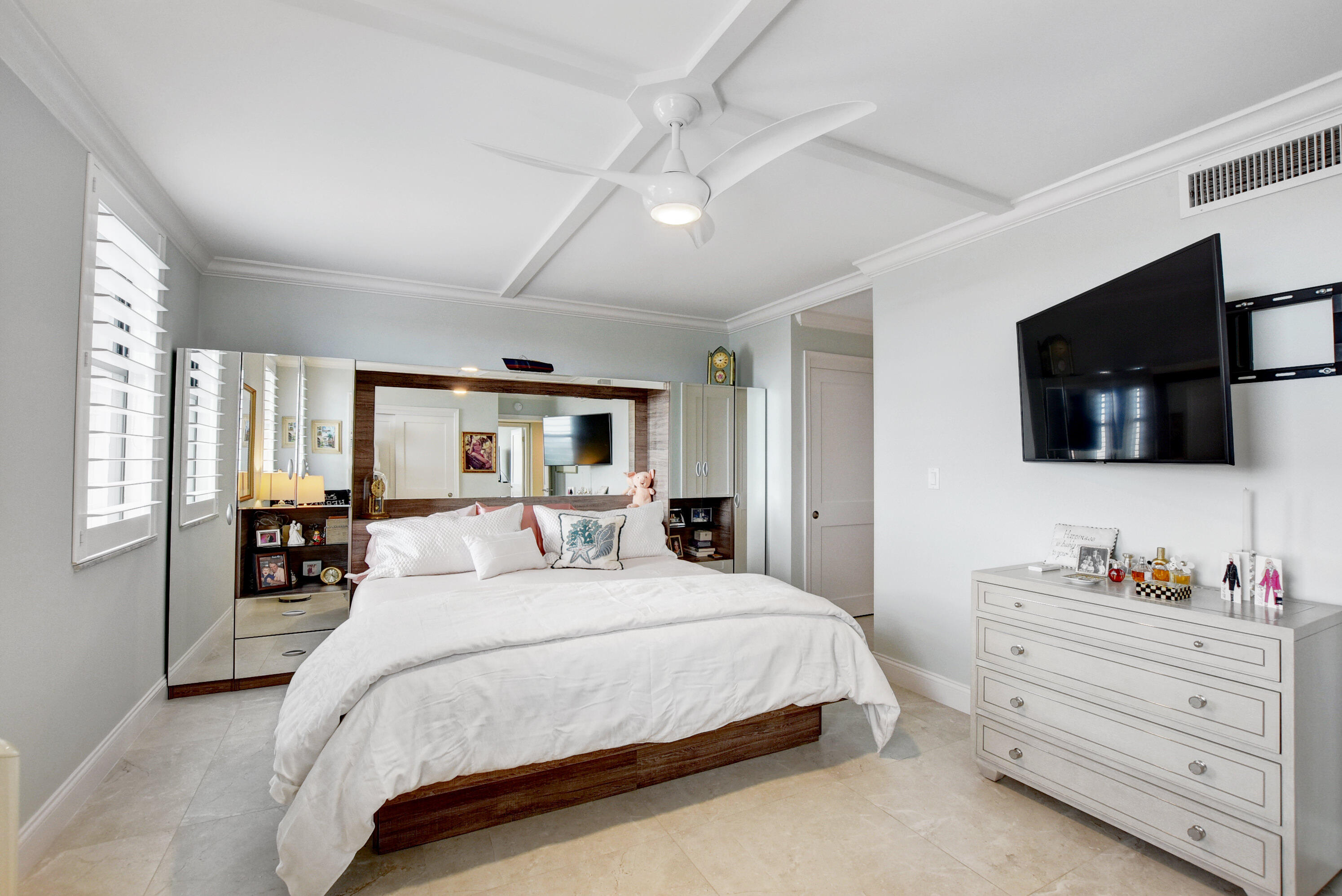 LA PALMA CONDO - Residential