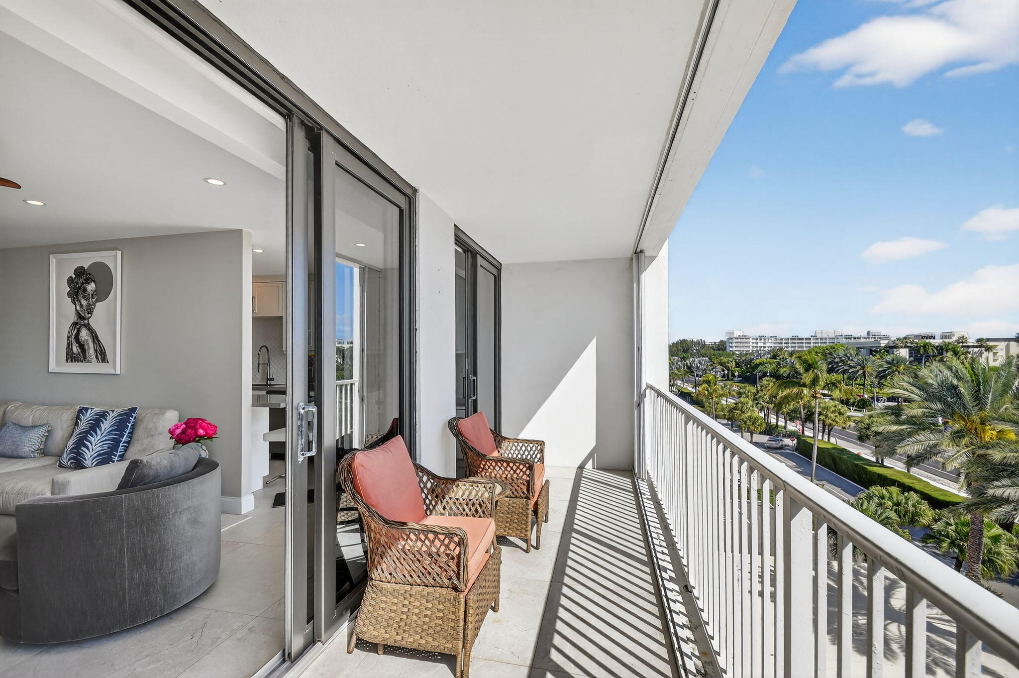 LA PALMA CONDO - Residential