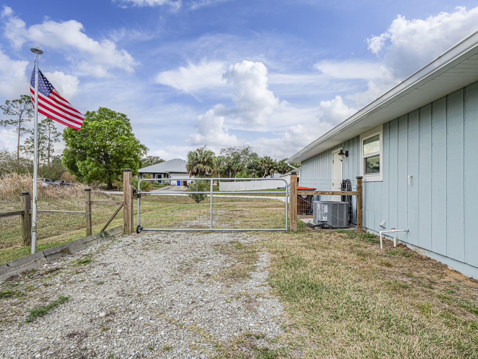 VERO LAKE ESTATES - Residential