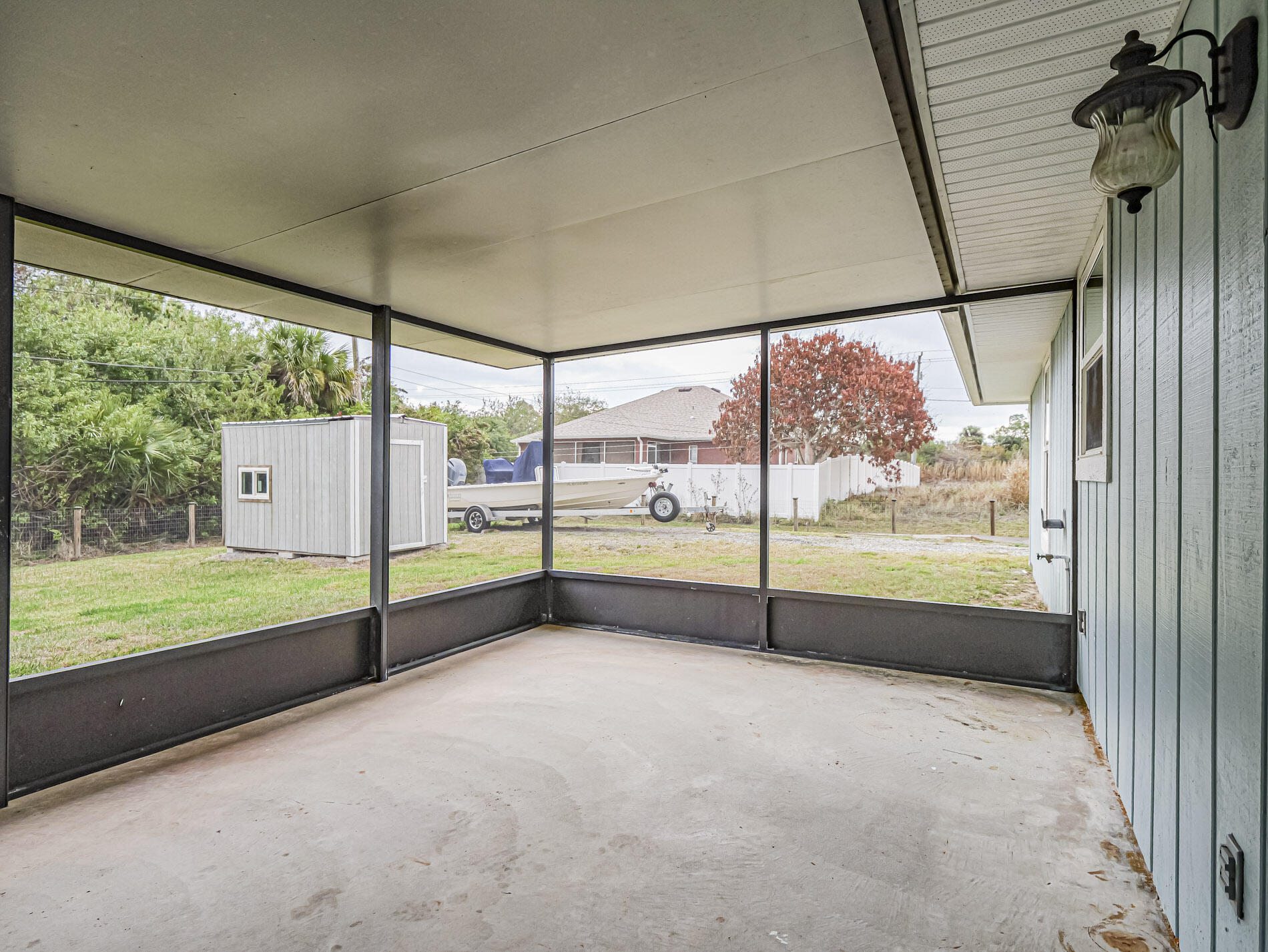 VERO LAKE ESTATES - Residential