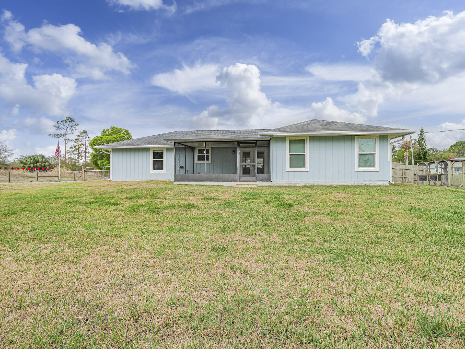 VERO LAKE ESTATES - Residential