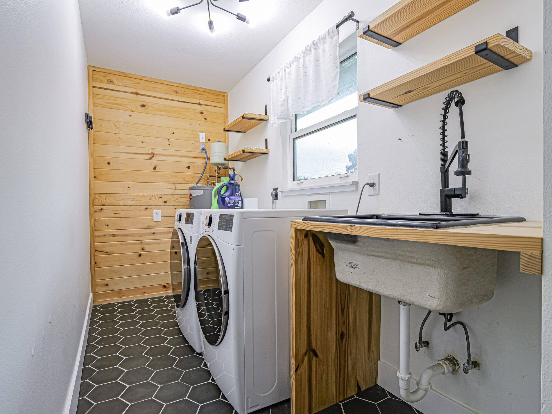 VERO LAKE ESTATES - Residential