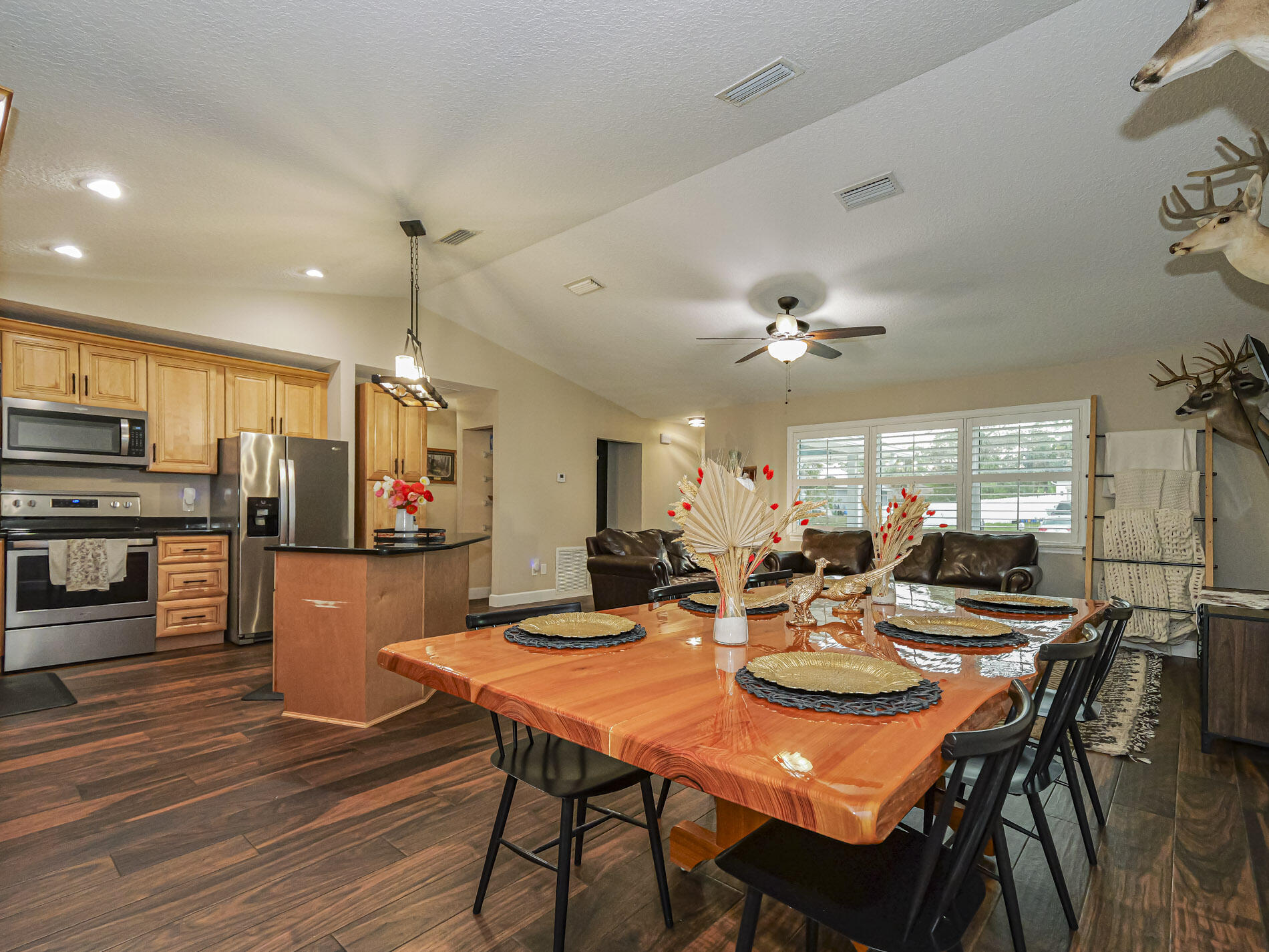 VERO LAKE ESTATES - Residential