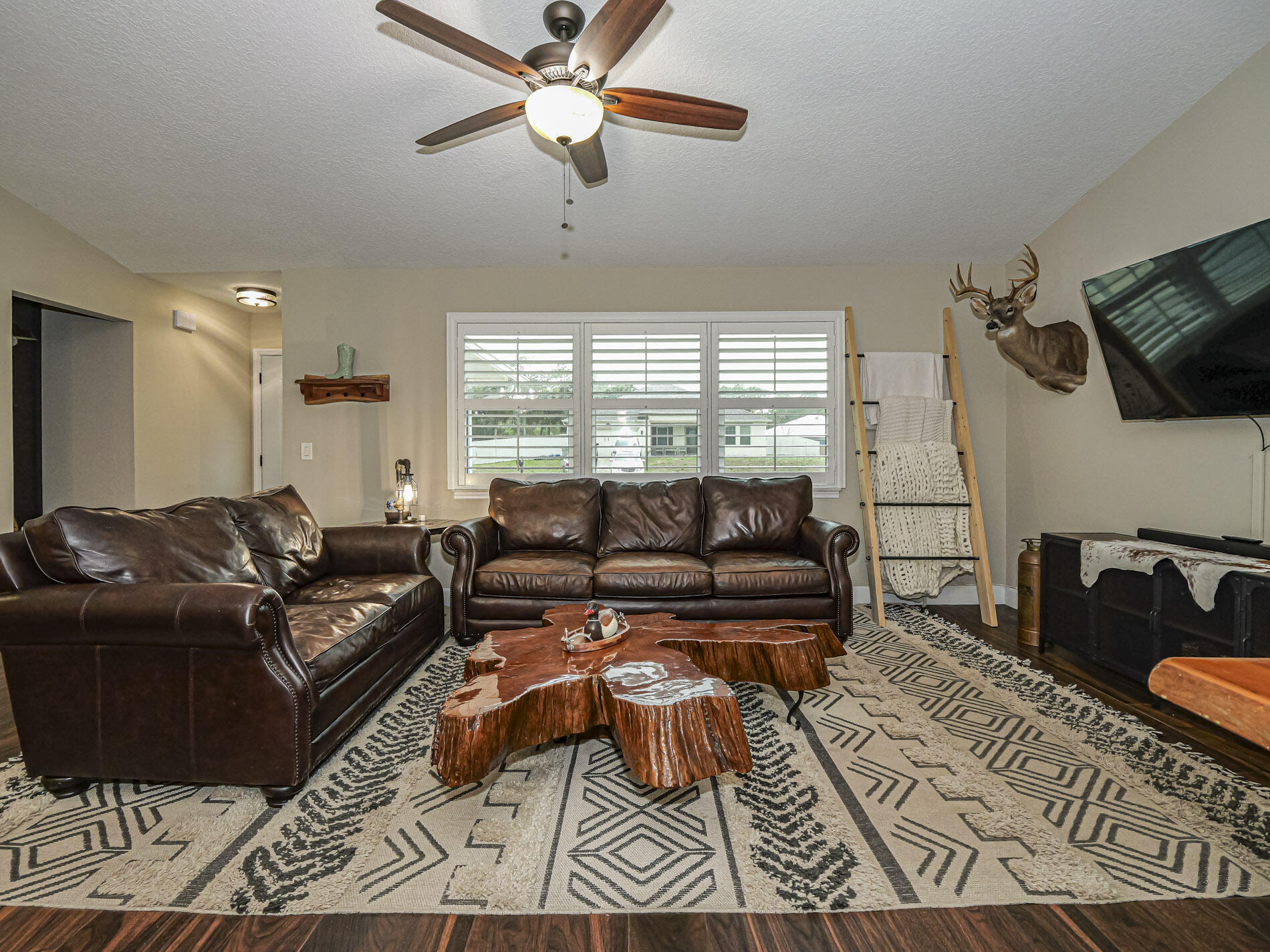 VERO LAKE ESTATES - Residential