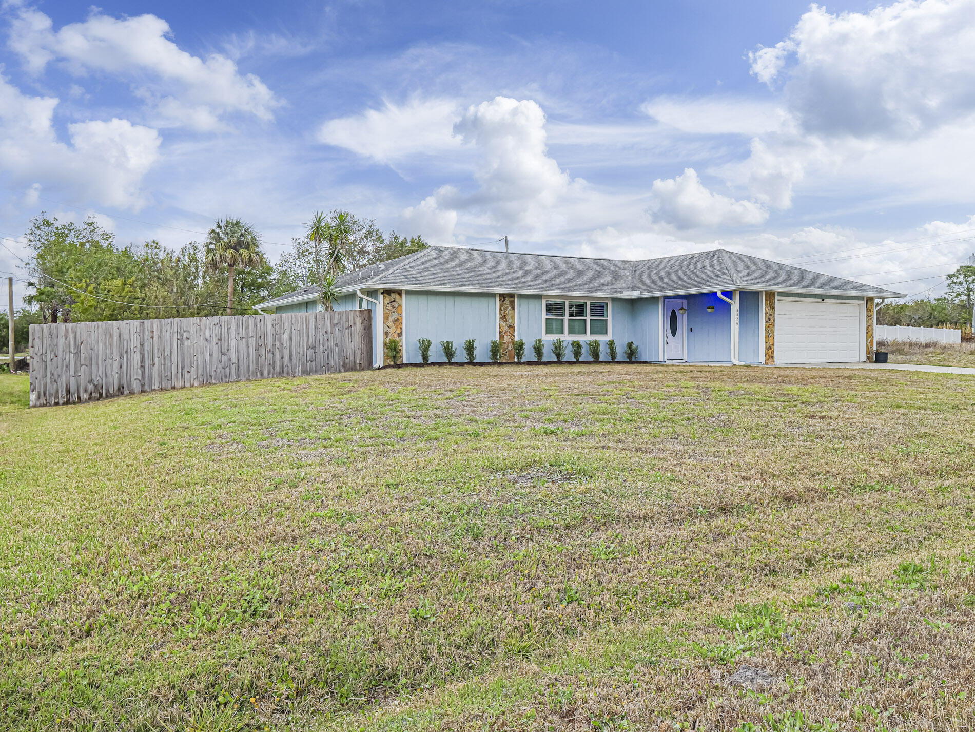 VERO LAKE ESTATES - Residential