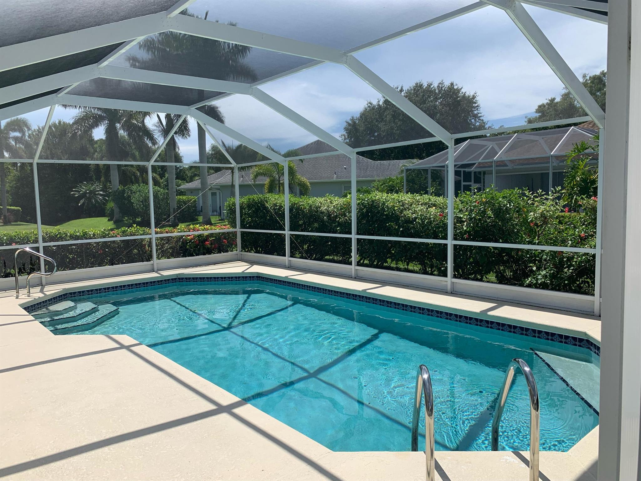 LAURELS PHASE III & IV THE - Residential