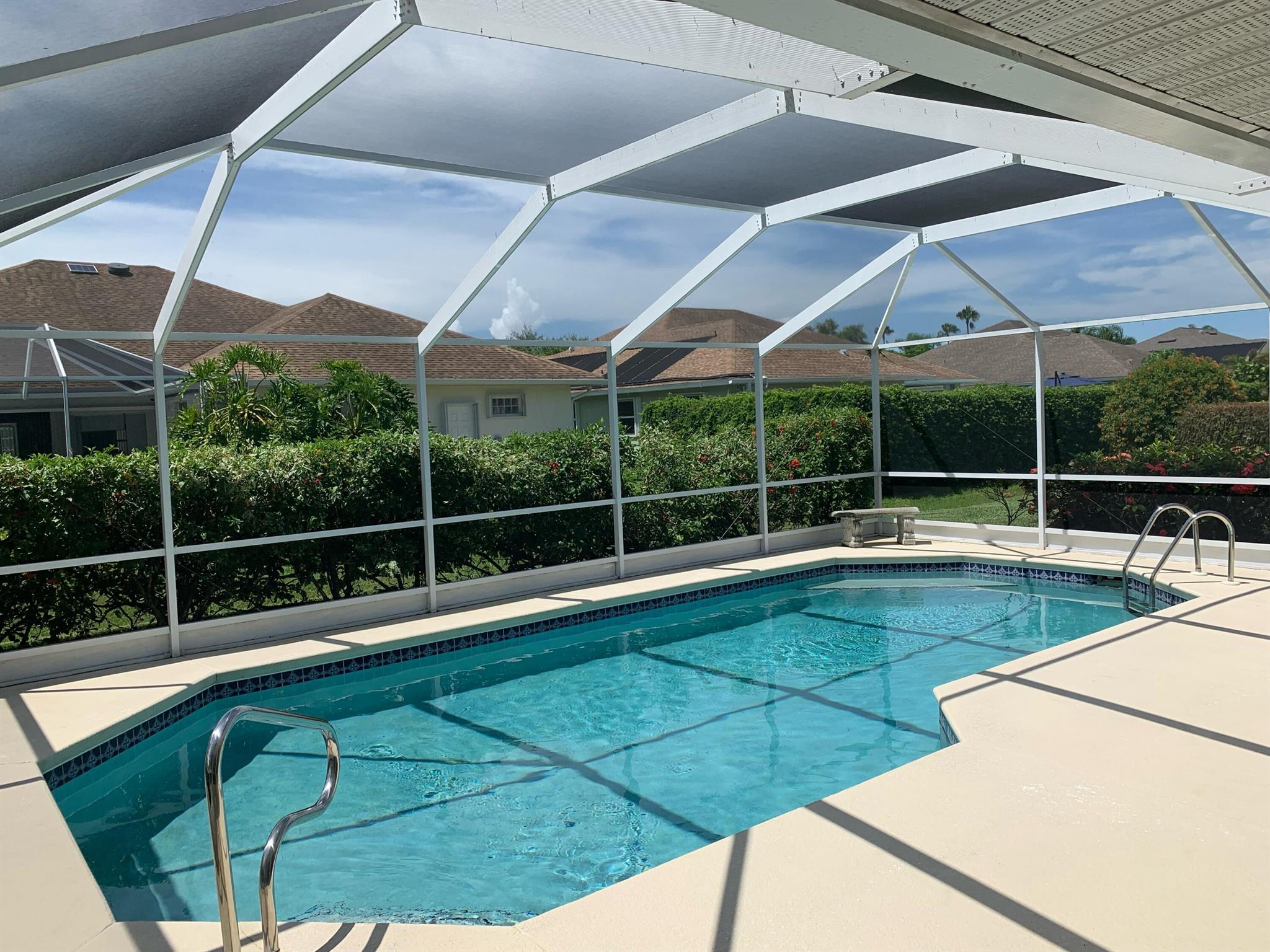 LAURELS PHASE III & IV THE - Residential