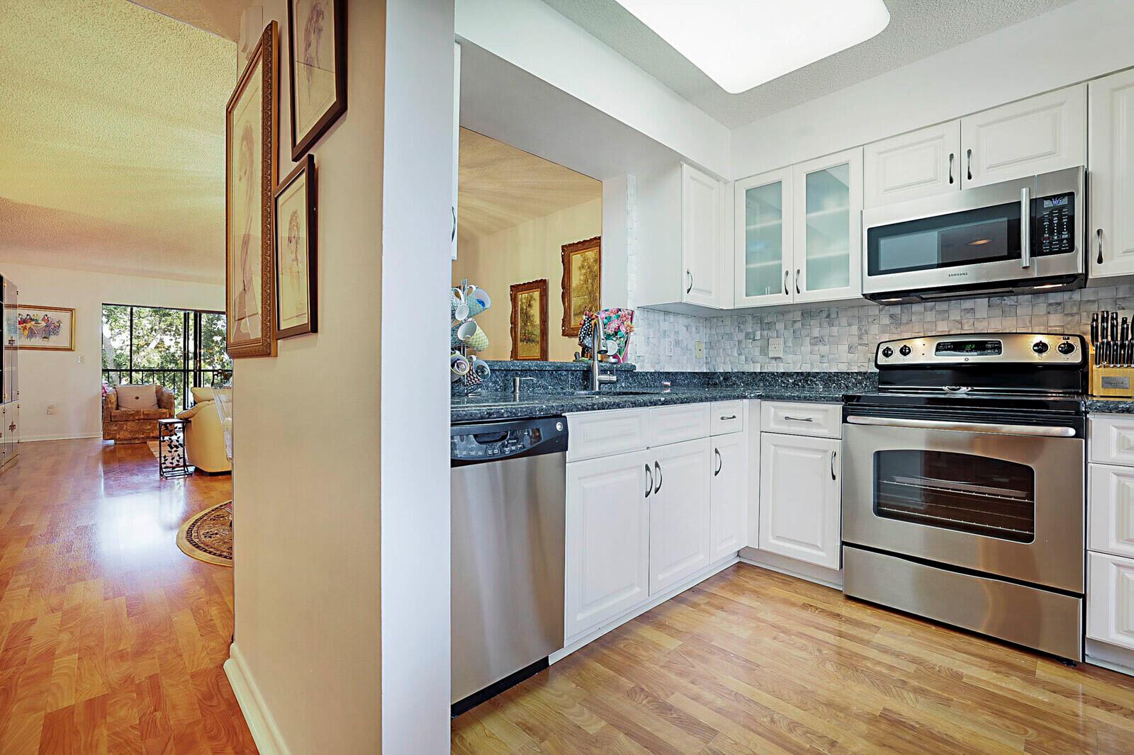 HUNTINGTON POINTE - Residential