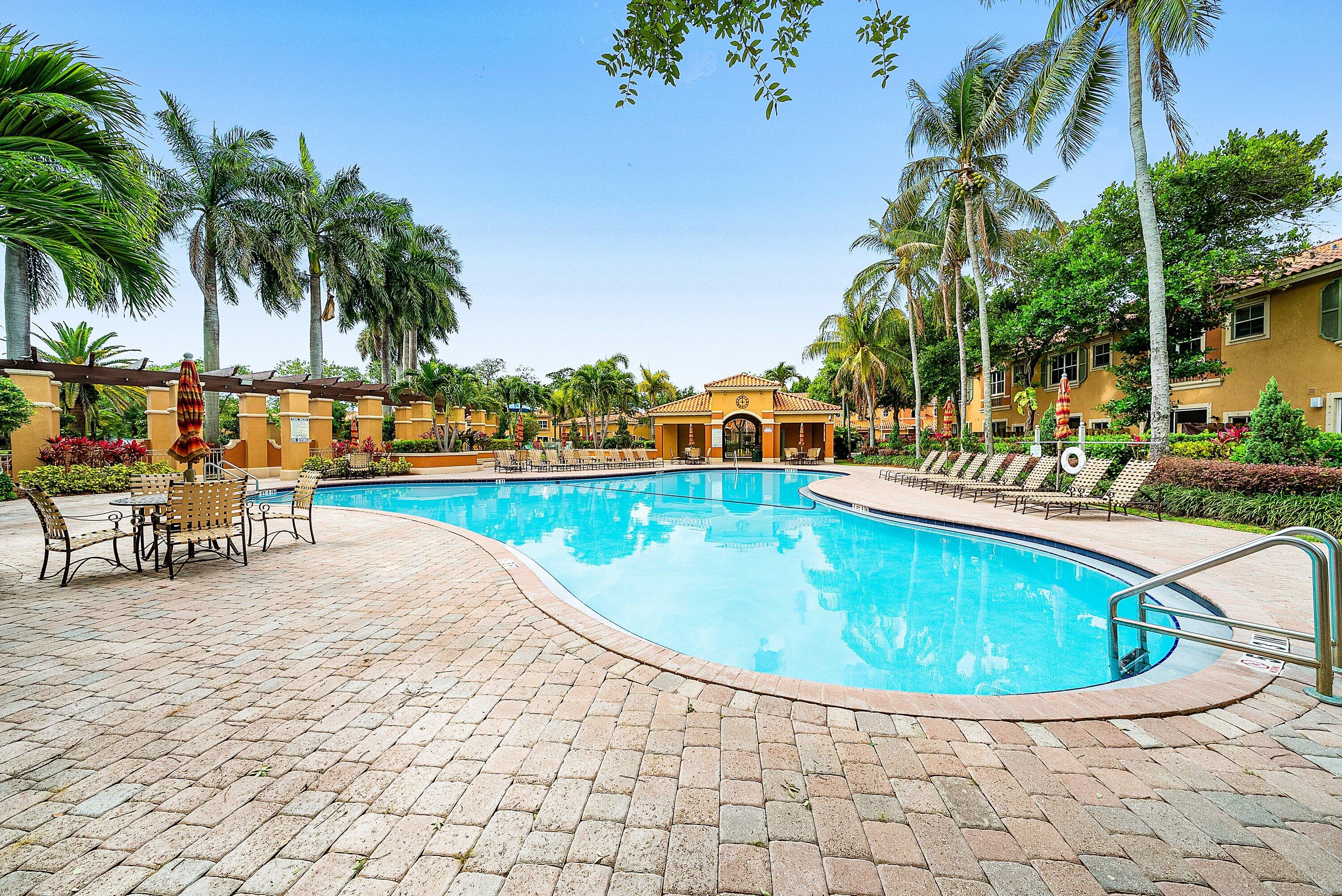 VILLAS AT HARBOR ISLES CONDO - Residential