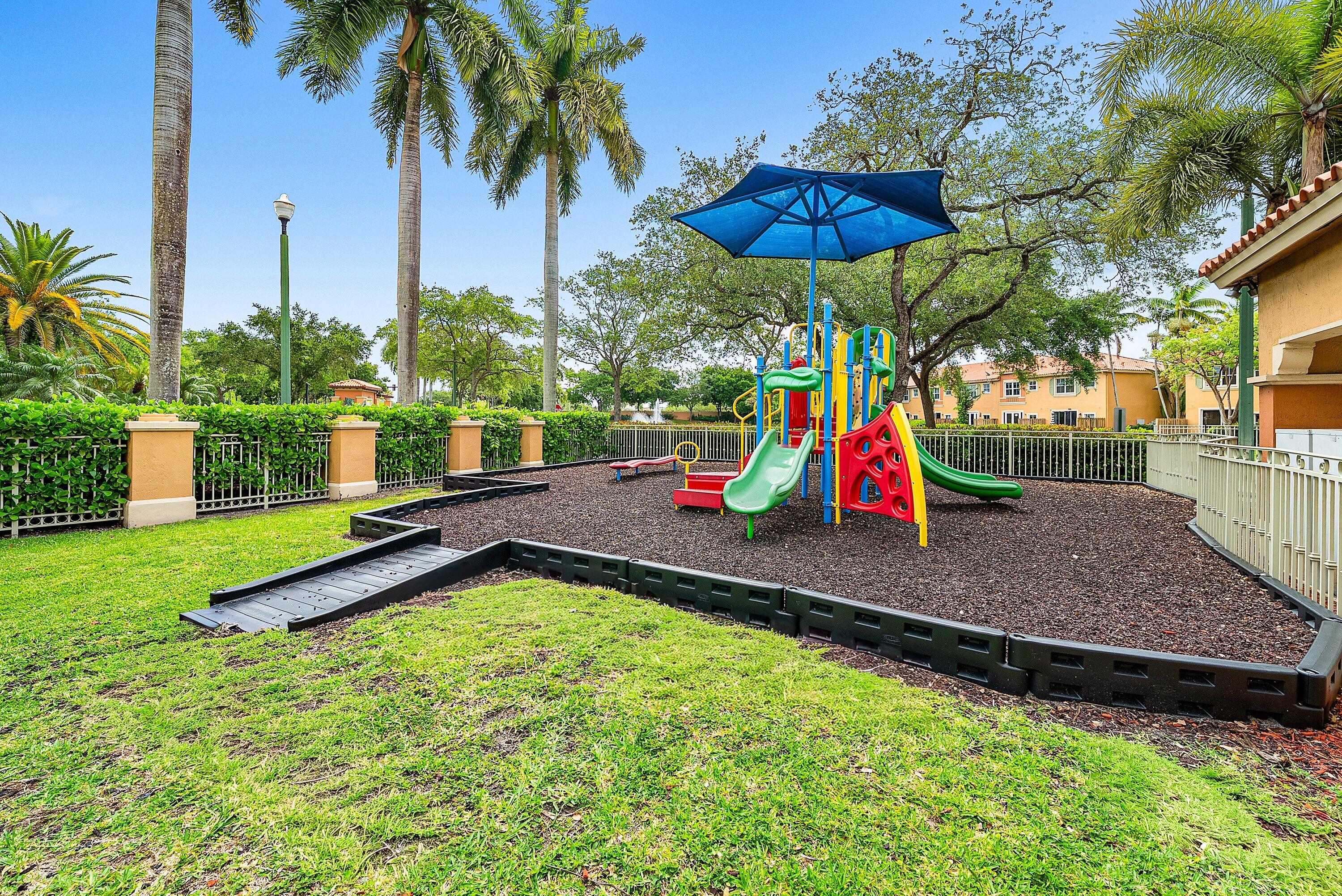VILLAS AT HARBOR ISLES CONDO - Residential