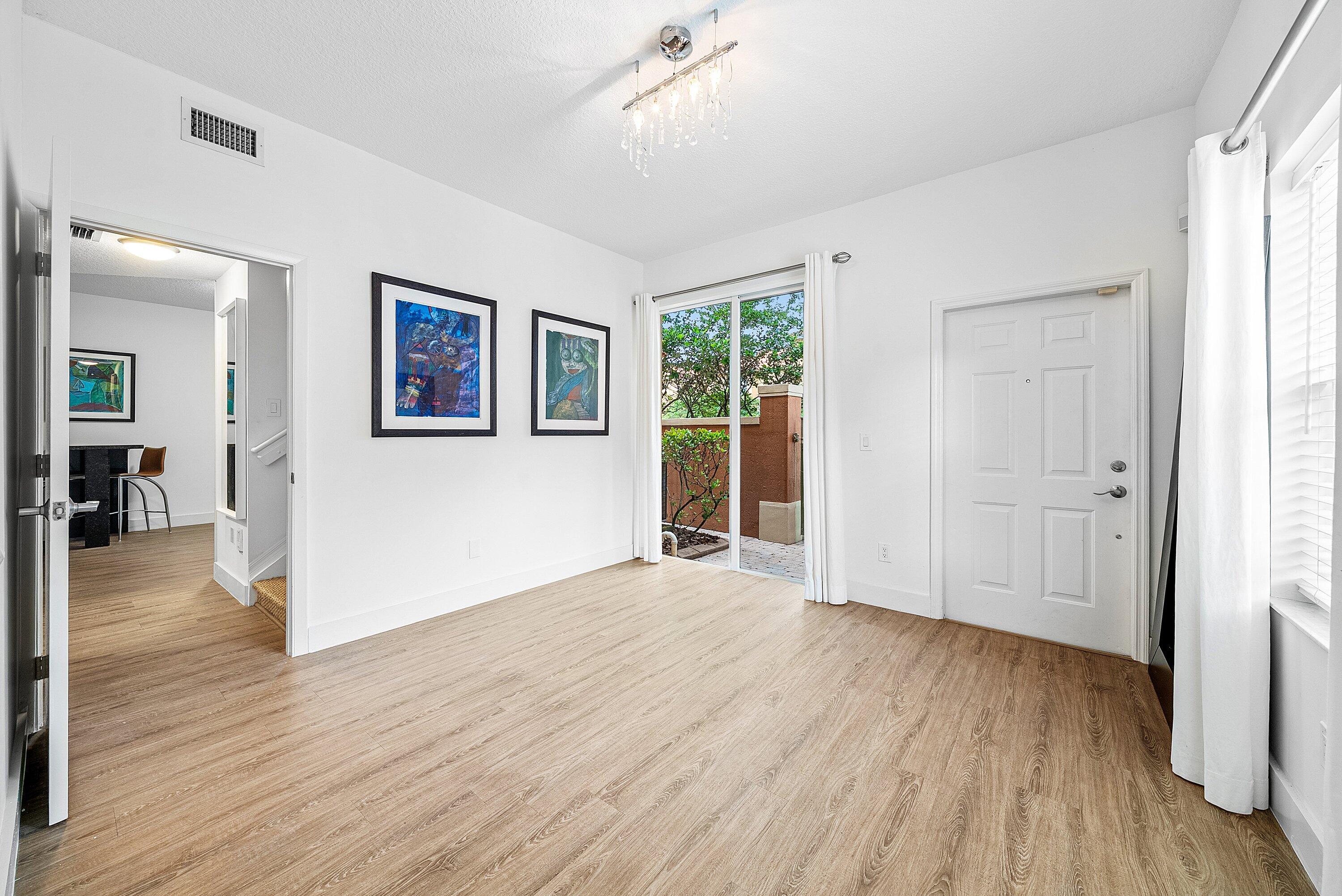 VILLAS AT HARBOR ISLES CONDO - Residential