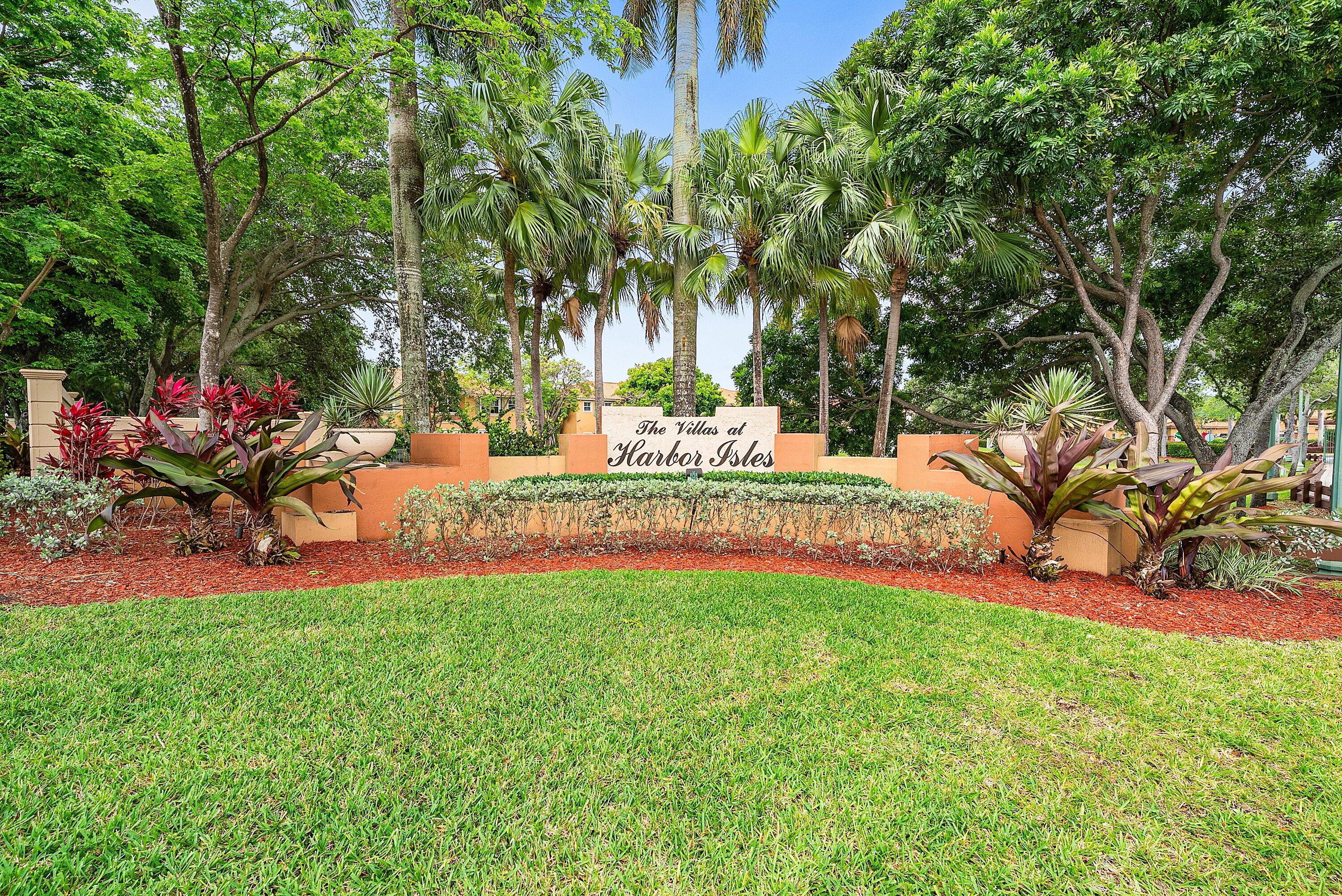 VILLAS AT HARBOR ISLES CONDO - Residential