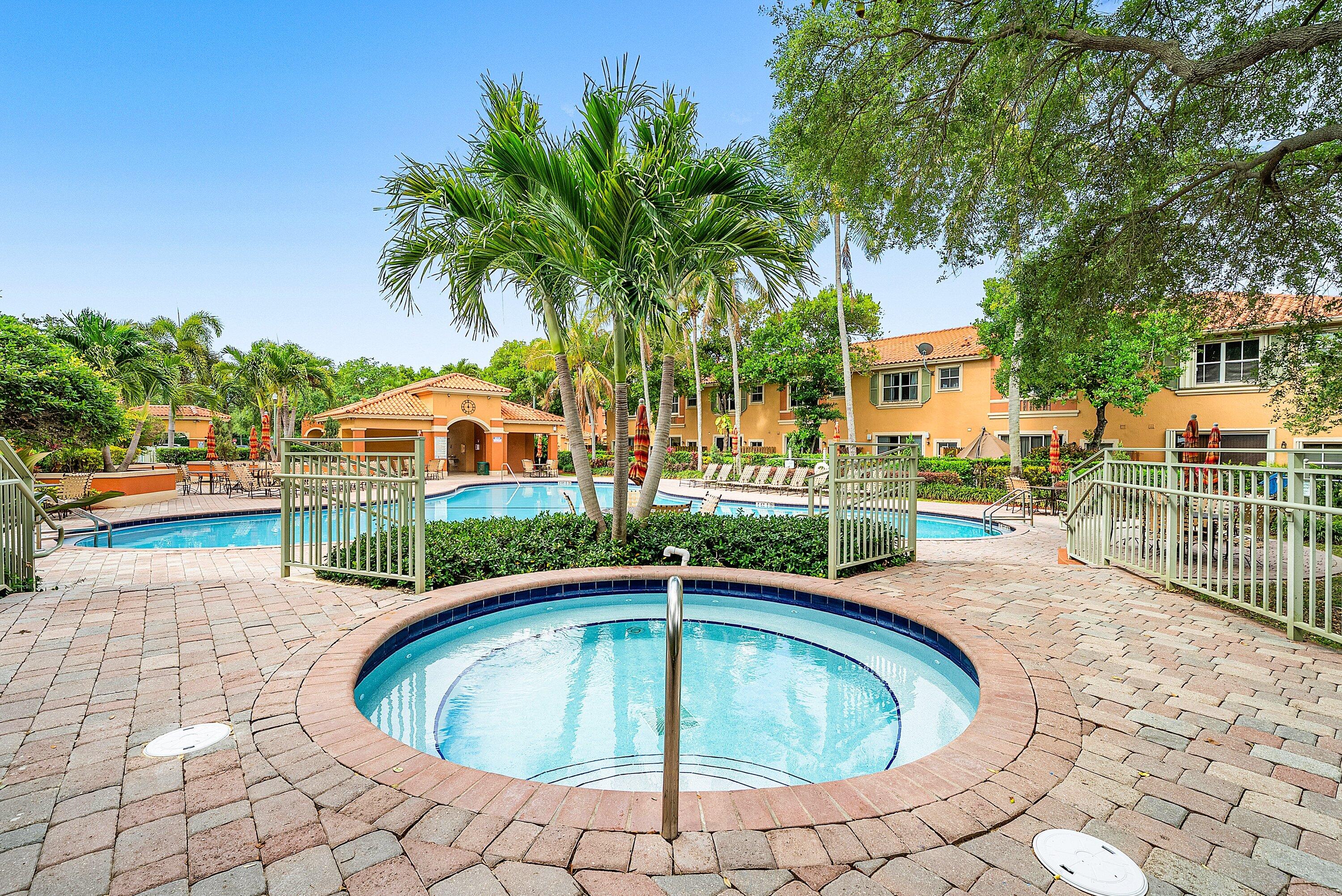 VILLAS AT HARBOR ISLES CONDO - Residential