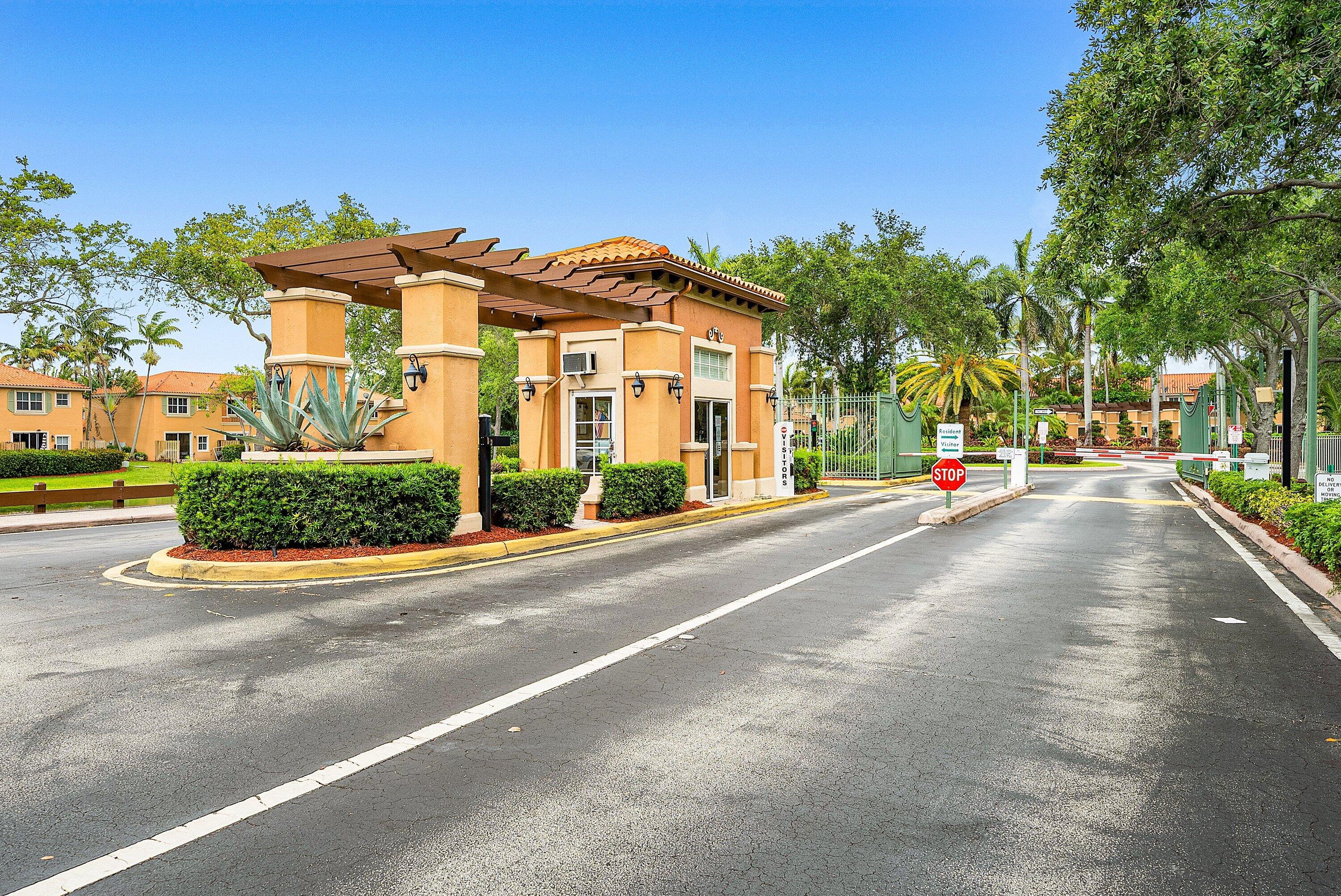 VILLAS AT HARBOR ISLES CONDO - Residential