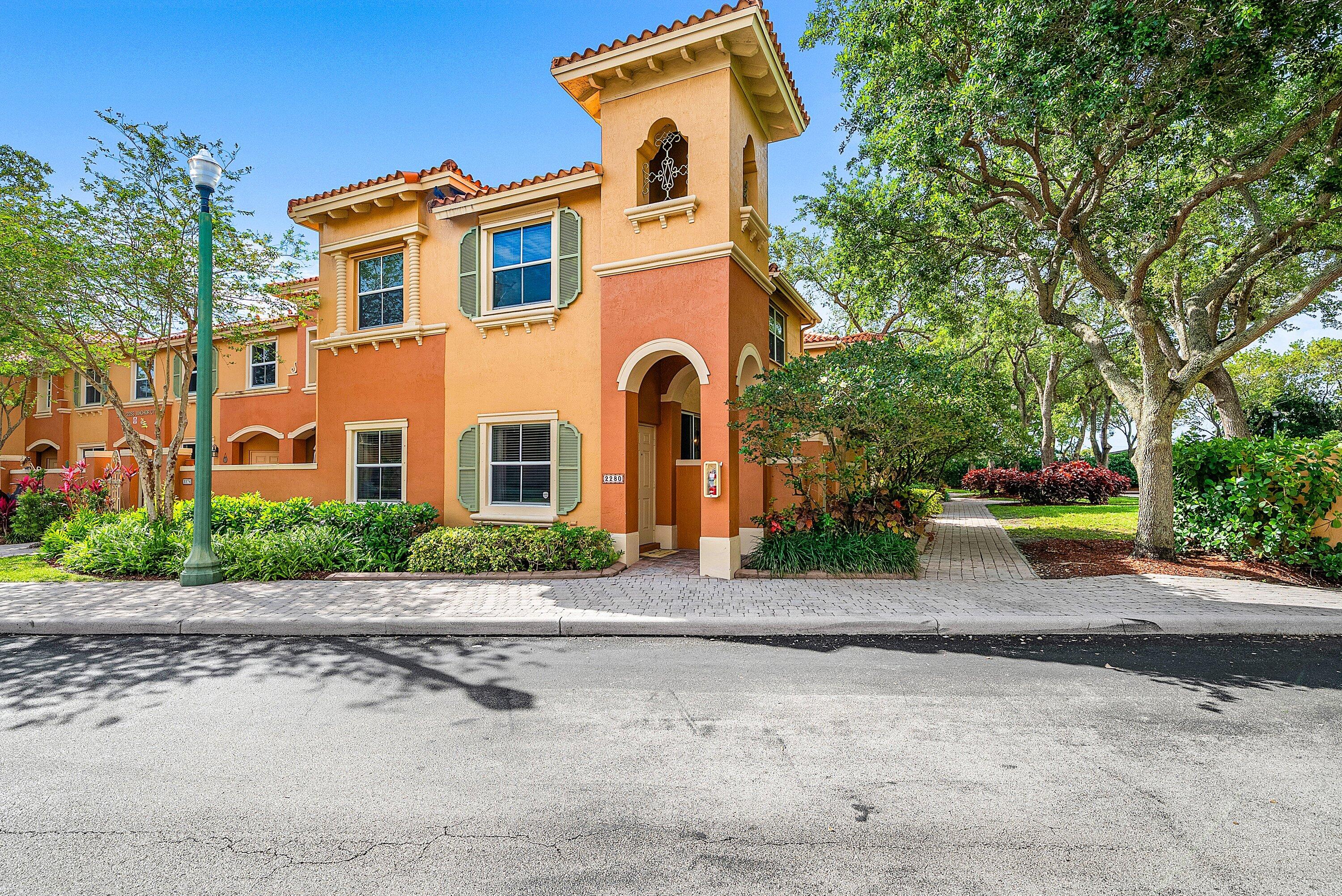 VILLAS AT HARBOR ISLES CONDO - Residential