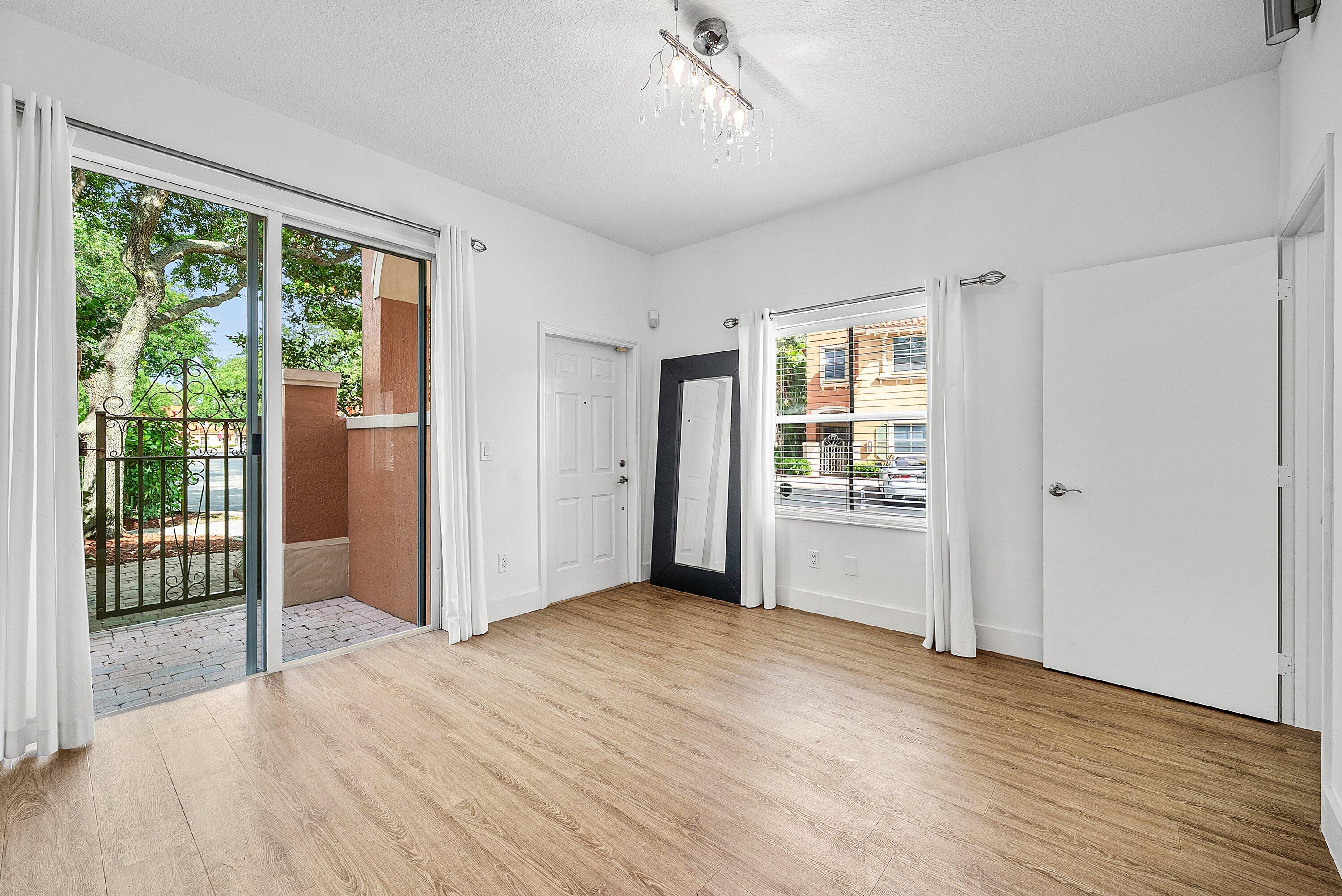 VILLAS AT HARBOR ISLES CONDO - Residential