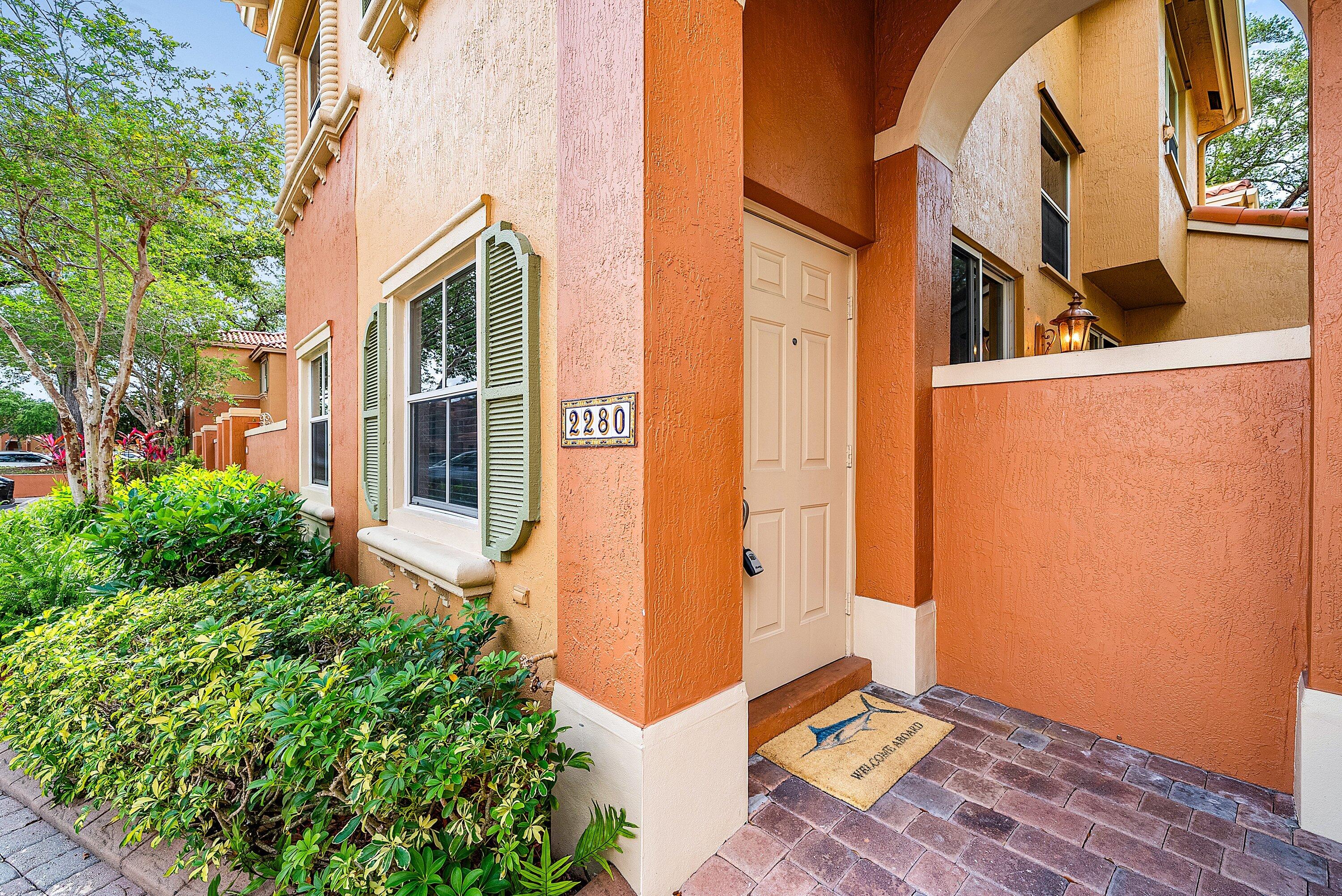 VILLAS AT HARBOR ISLES CONDO - Residential