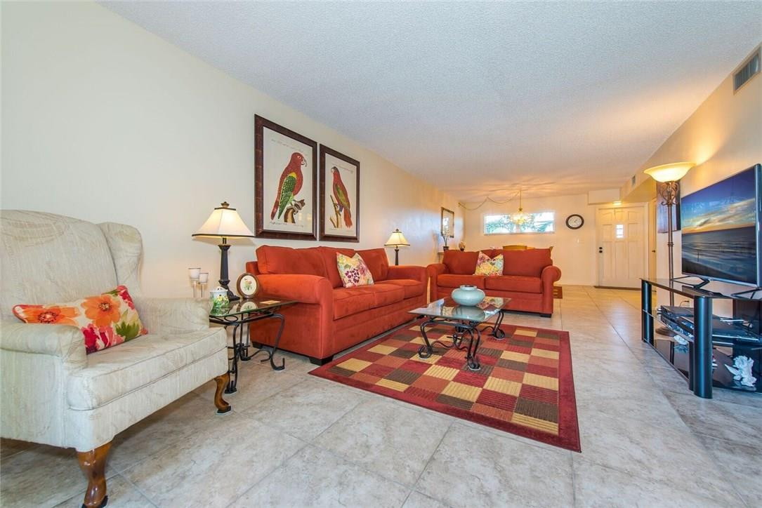 HOLLYBROOK GOLF & TENNIS - Residential