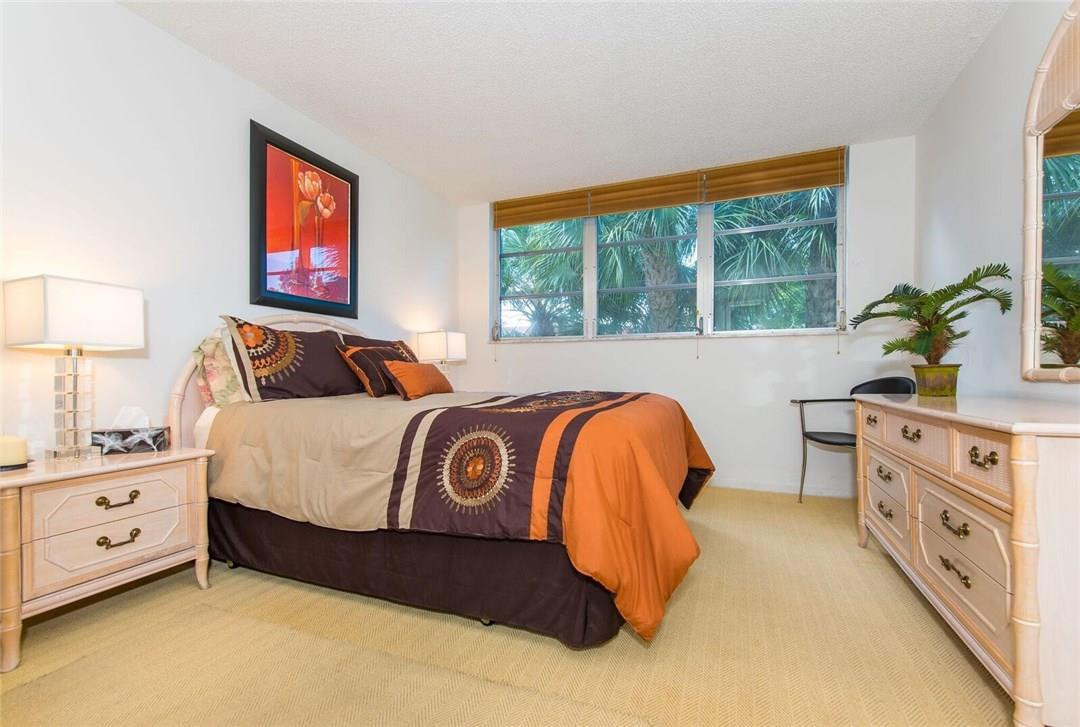 HOLLYBROOK GOLF & TENNIS - Residential