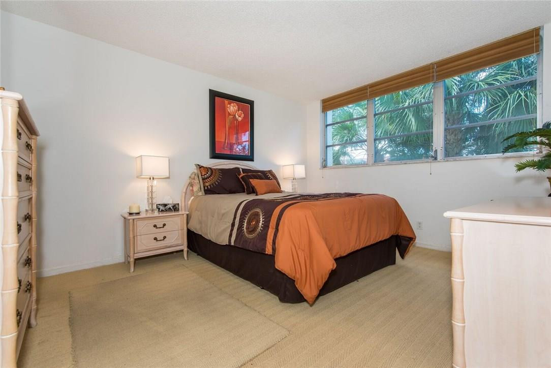 HOLLYBROOK GOLF & TENNIS - Residential