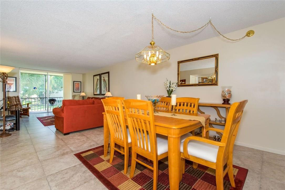 HOLLYBROOK GOLF & TENNIS - Residential
