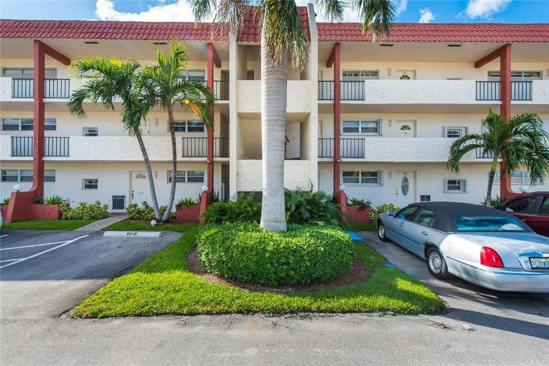 HOLLYBROOK GOLF & TENNIS - Residential